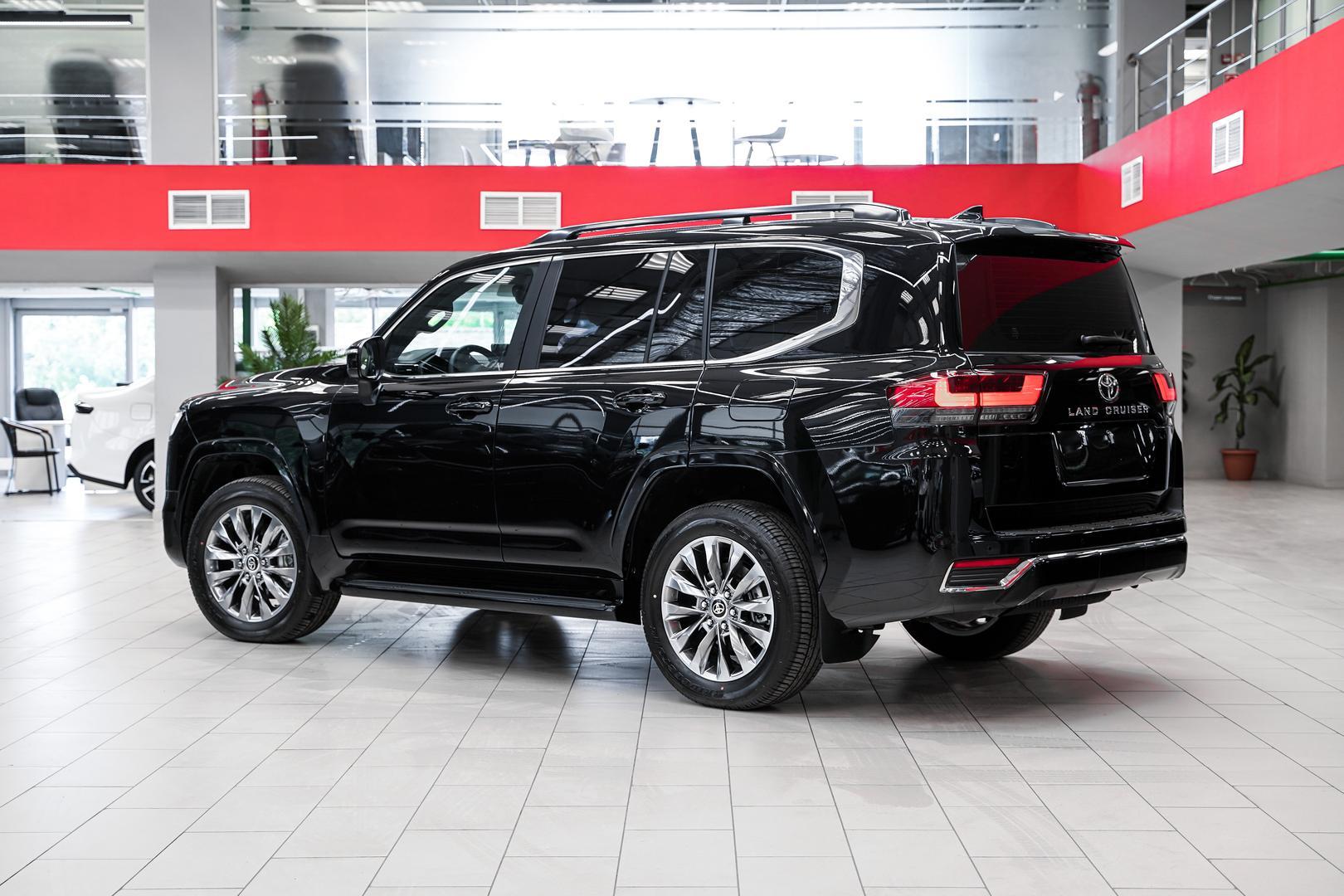 Toyota Land Cruiser 2024, черный, ДЦ Орехово
