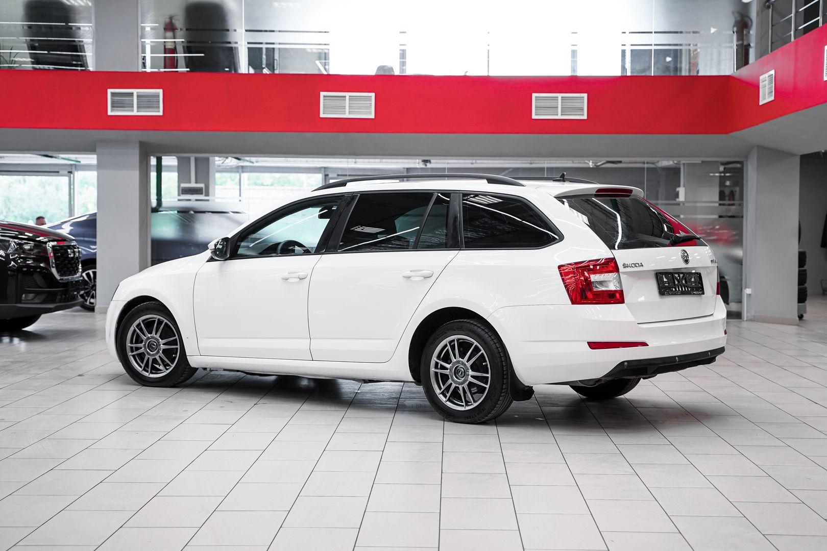 Skoda Octavia 2015, белый, ДЦ Орехово