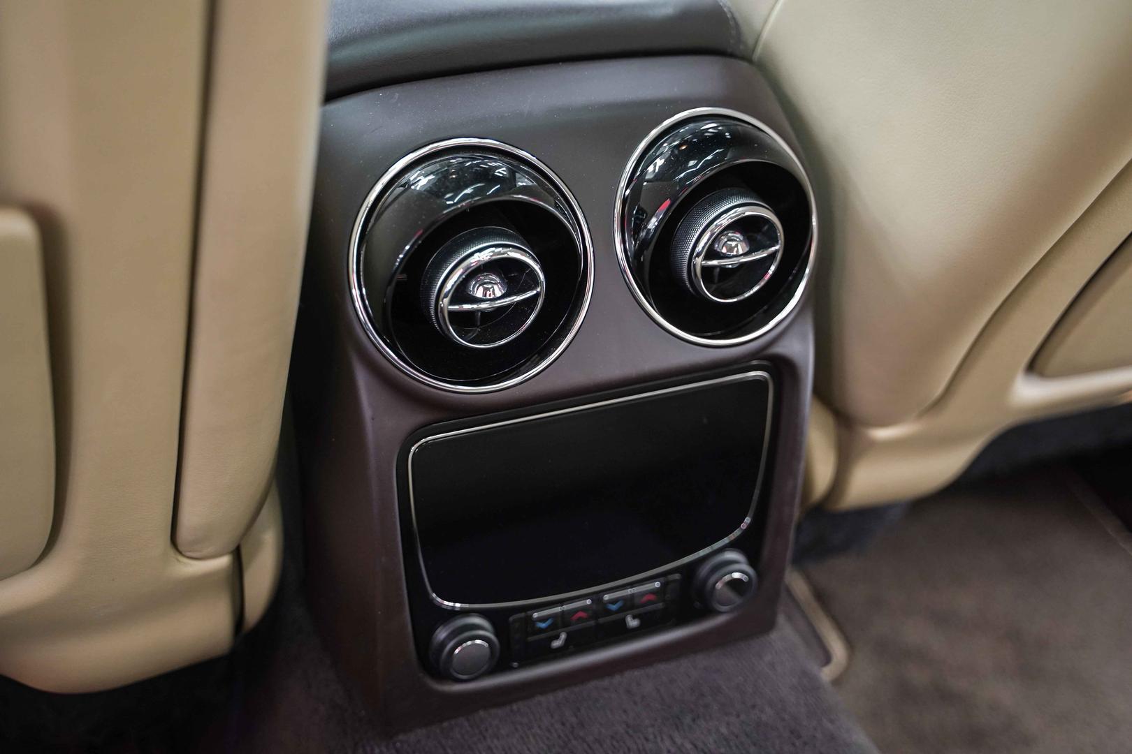 Jaguar XJ 2011, коричневый, ДЦ Орехово