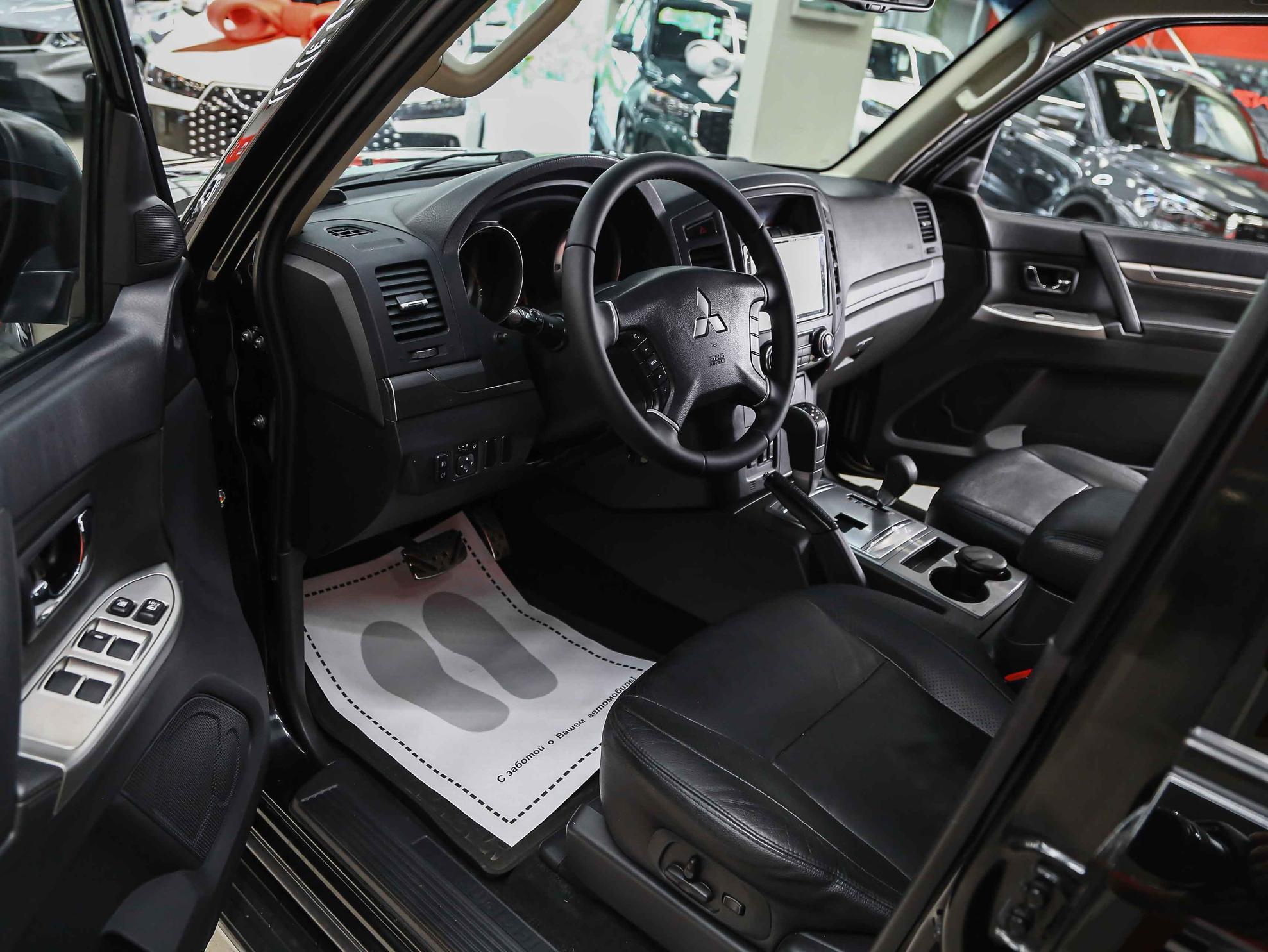 Mitsubishi Pajero 2013, черный, ДЦ Орехово