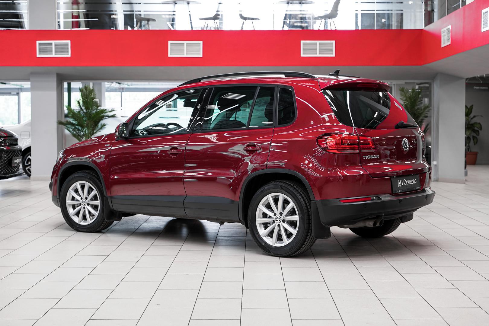 Volkswagen Tiguan 2015, красный, ДЦ Орехово