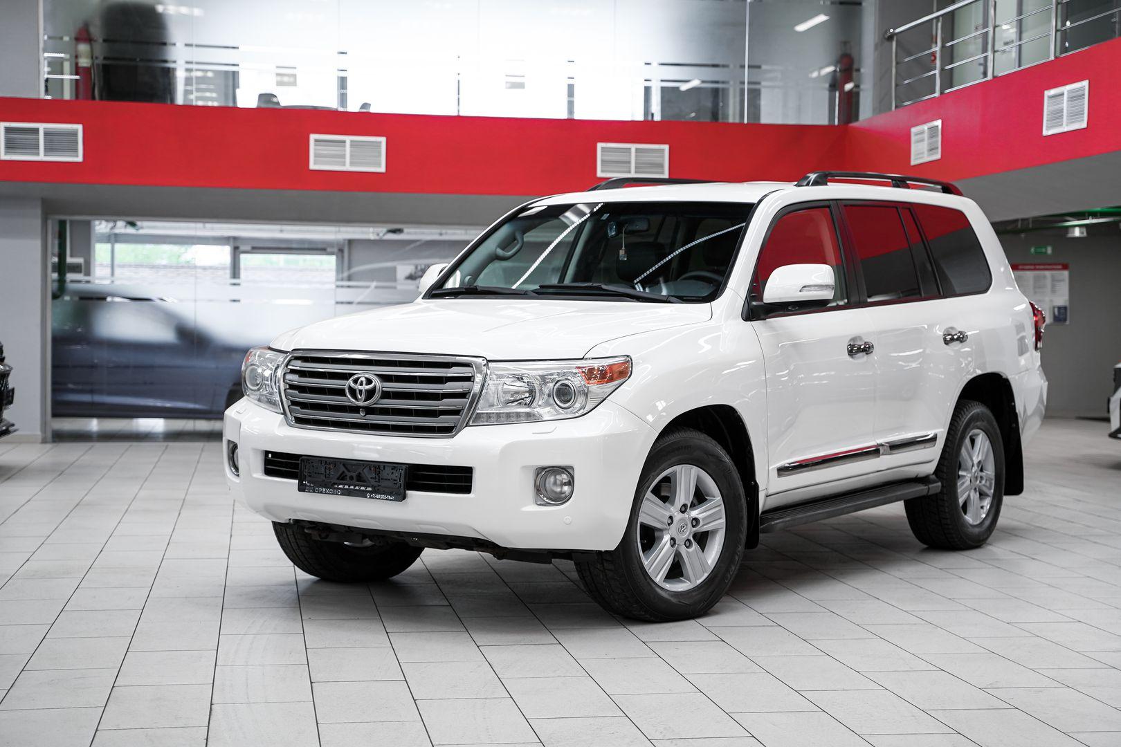 Toyota Land Cruiser 2012, белый, ДЦ Орехово