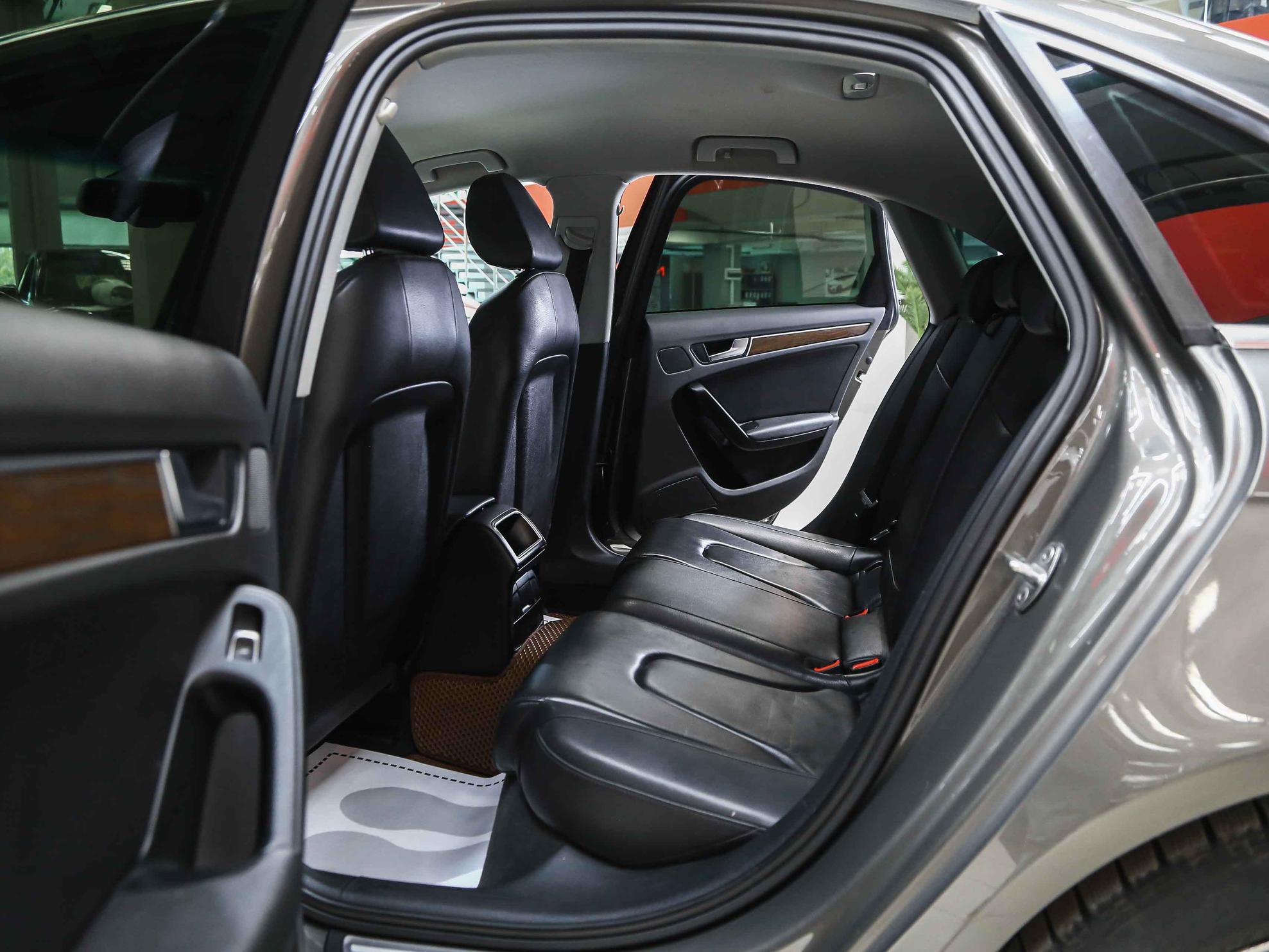 Audi A4 2015, серый, ДЦ Орехово