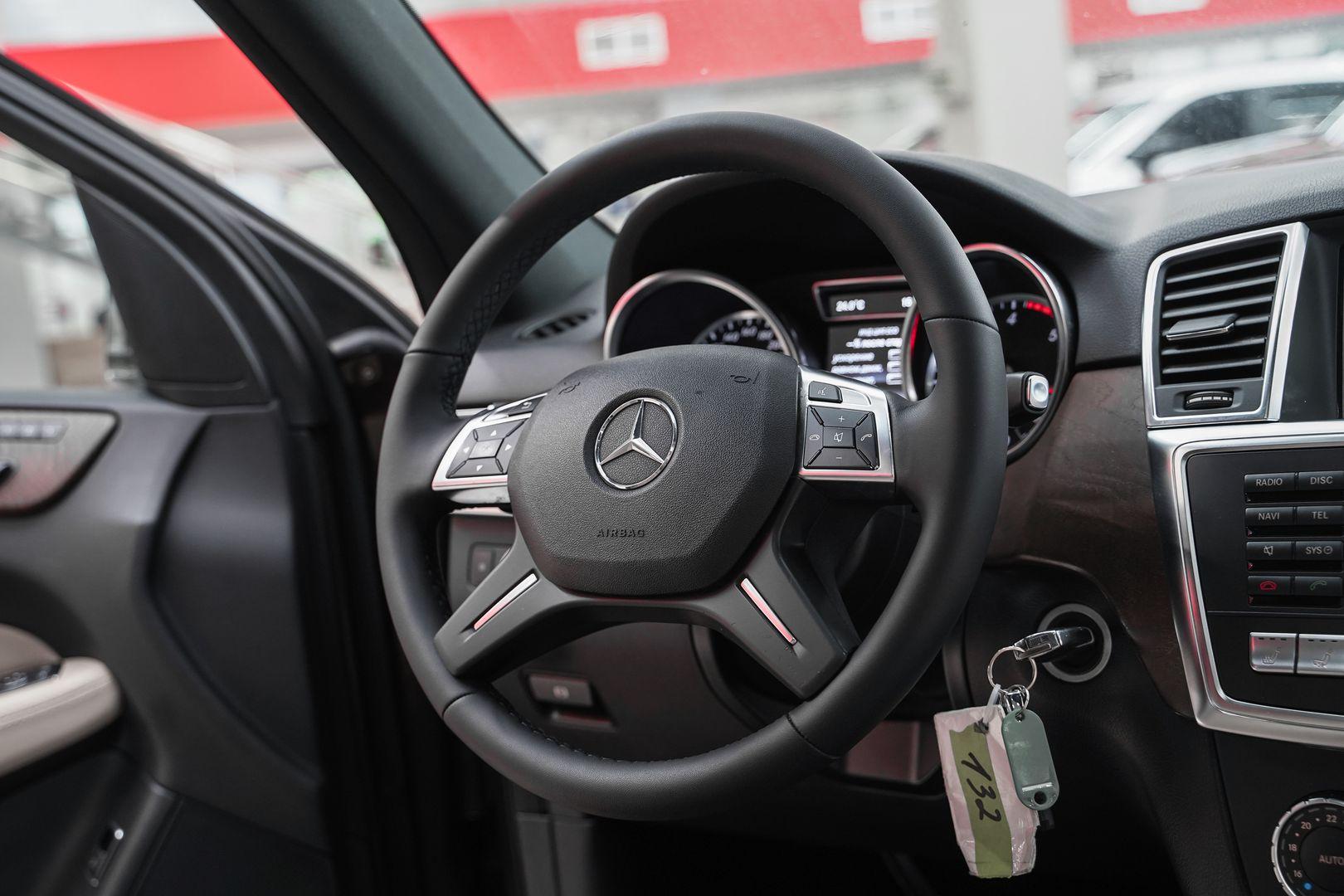 Mercedes-Benz M-Класс 2015, коричневый, ДЦ Орехово