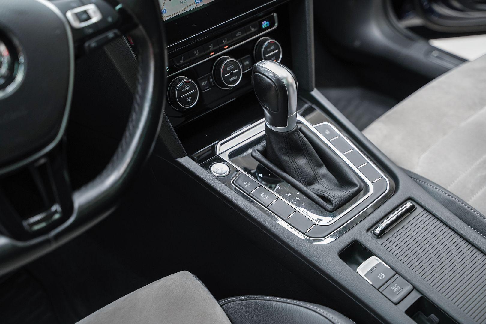 Volkswagen Passat 2018, синий, ДЦ Орехово