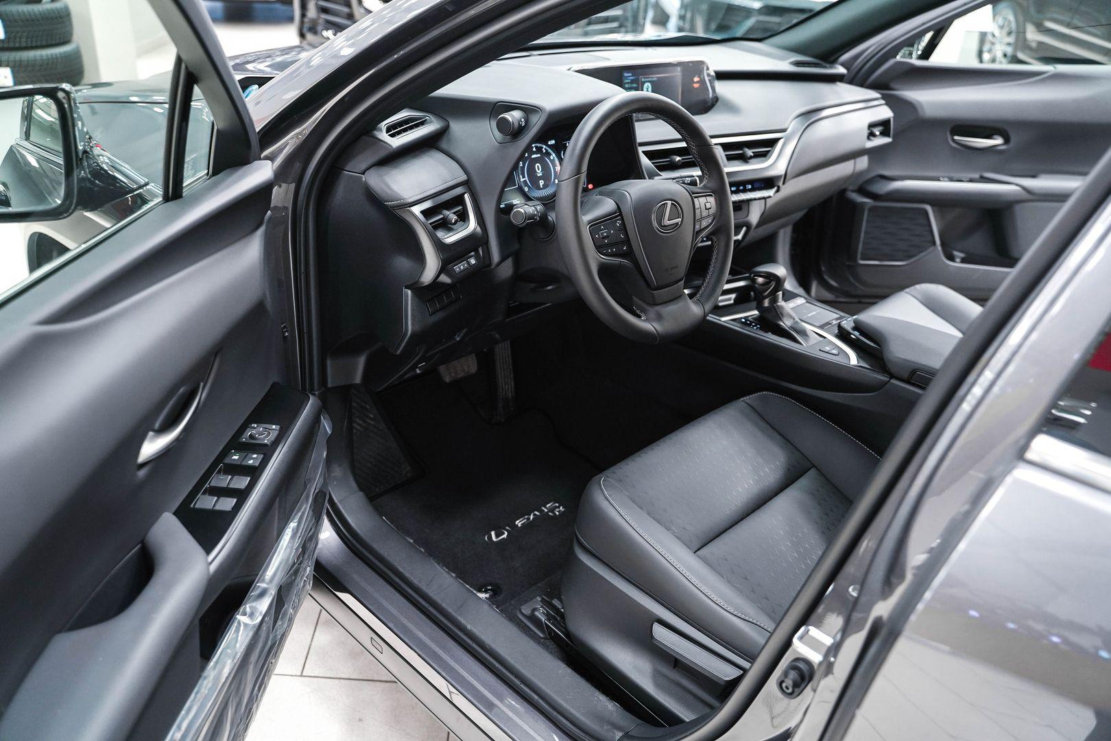 Lexus UX 2022, серый, ДЦ Орехово