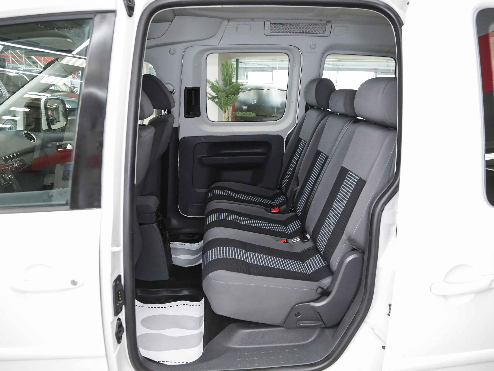 Volkswagen Caddy 2013, белый, ДЦ Орехово