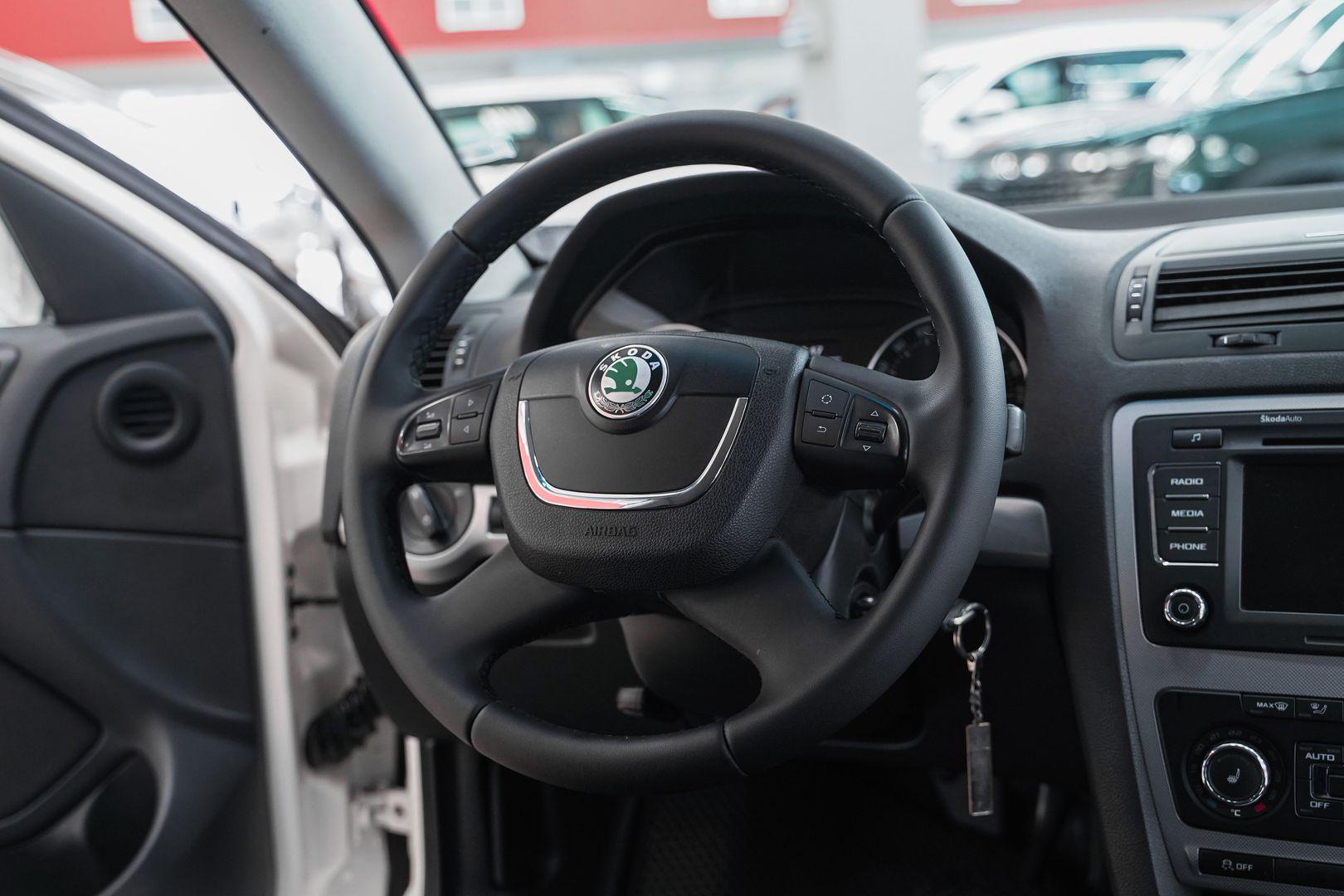 Skoda Octavia 2011, белый, ДЦ Орехово