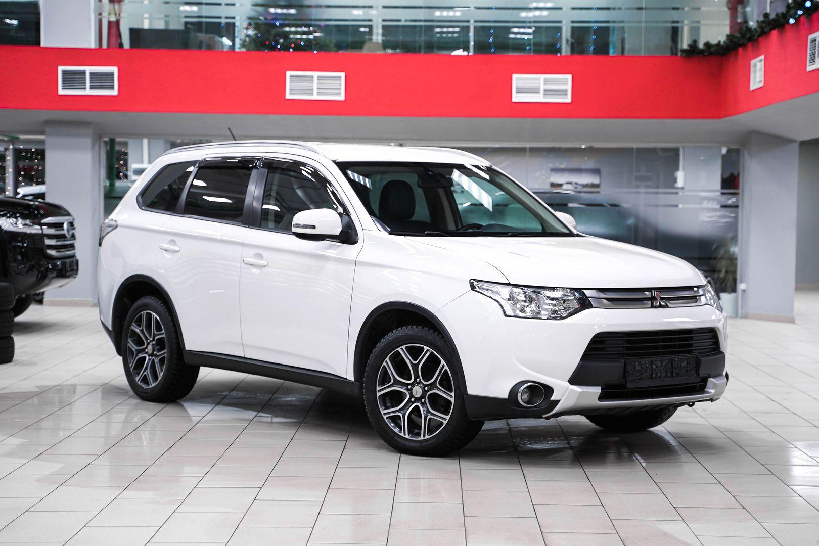 Mitsubishi Outlander 2014, белый, ДЦ Орехово