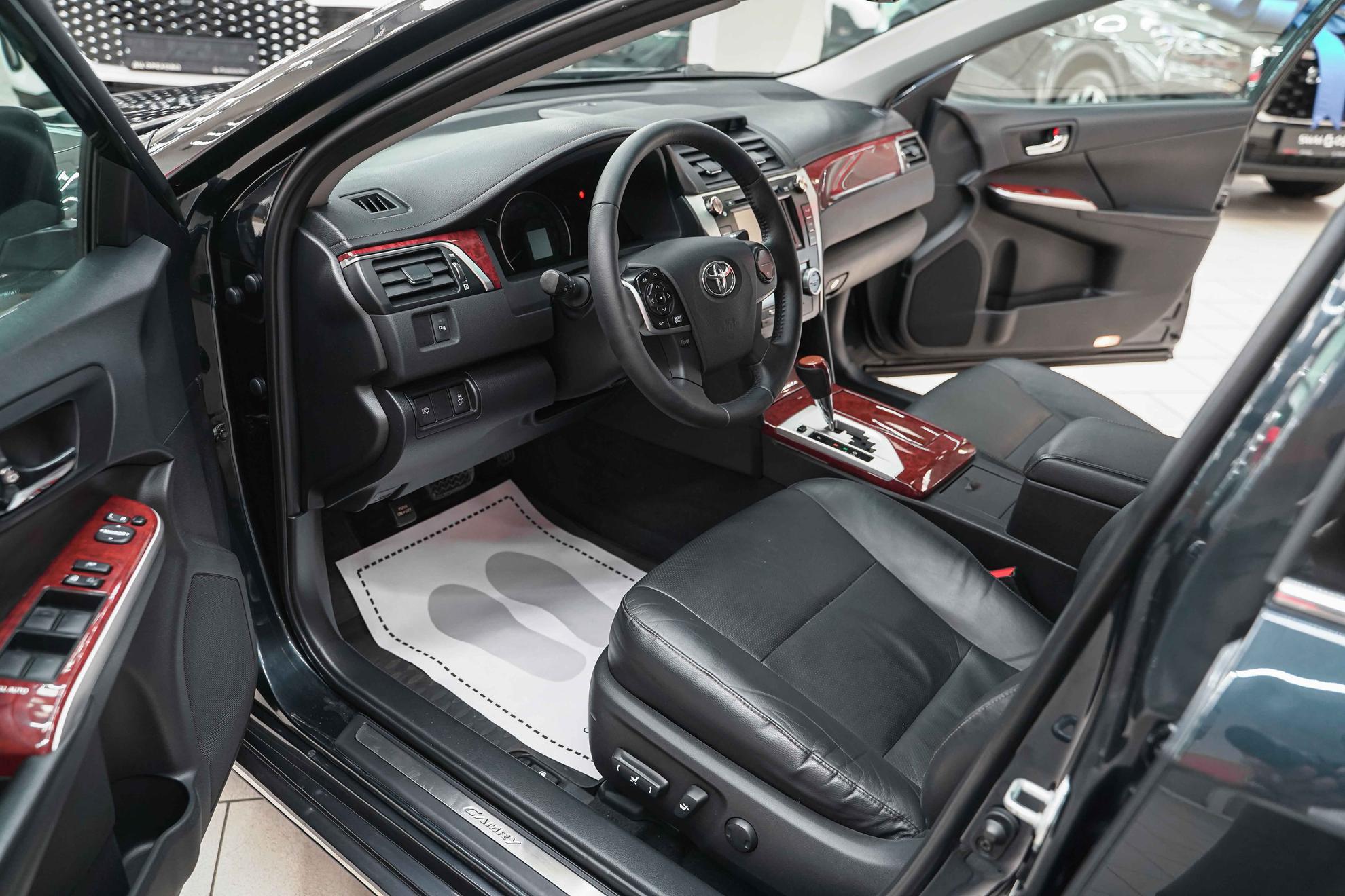 Toyota Camry 2013, черный, ДЦ Орехово