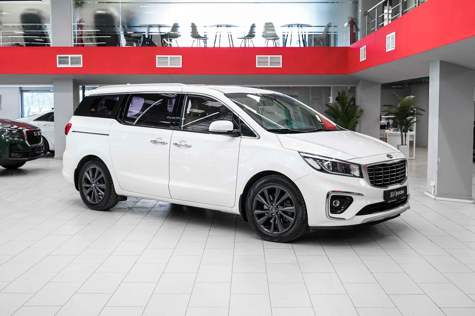 Kia Carnival 2018, белый, ДЦ Орехово