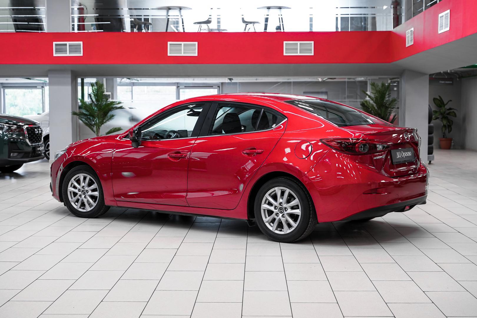 Mazda 3 2014, красный, ДЦ Орехово