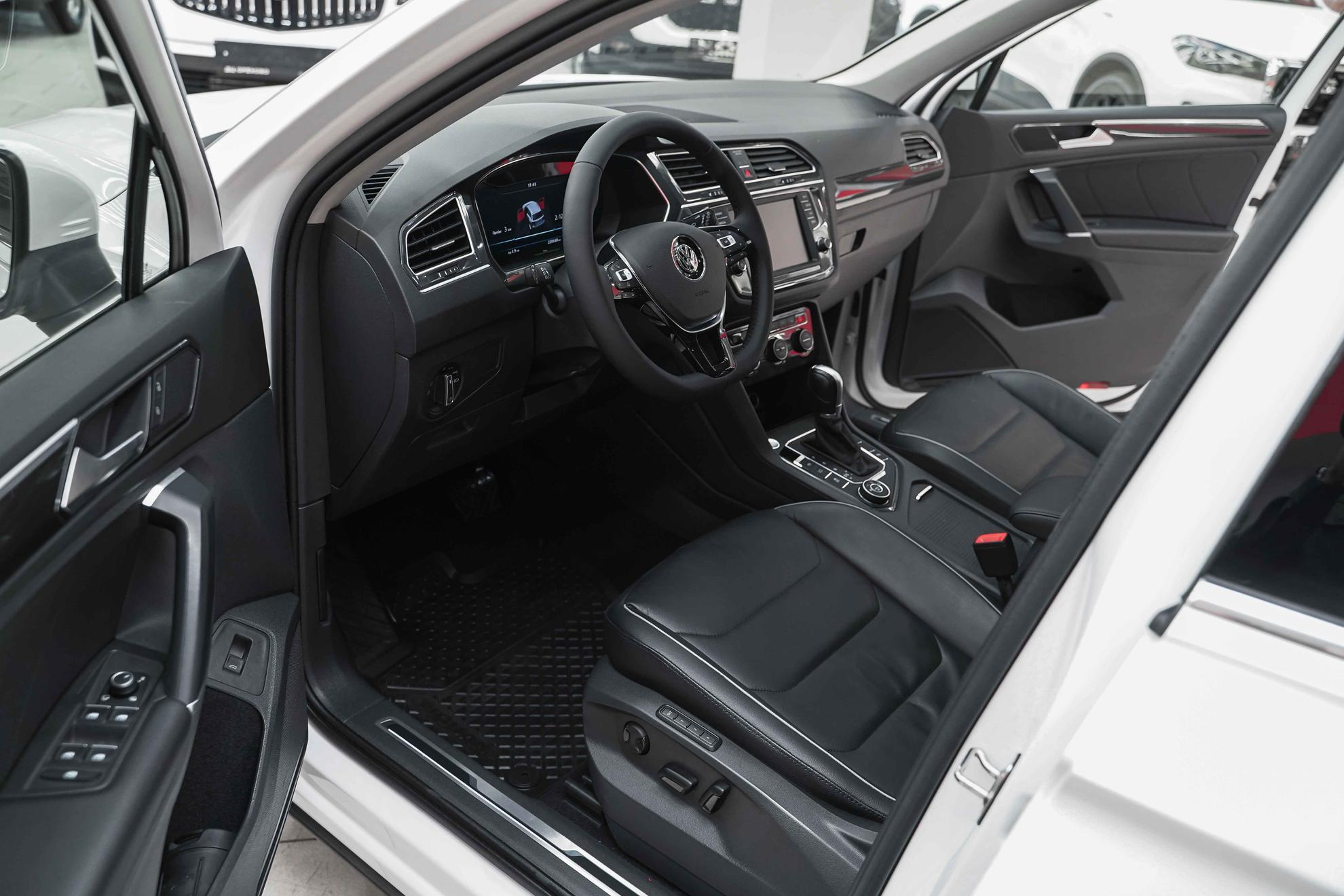 Volkswagen Tiguan 2017, белый, ДЦ Орехово