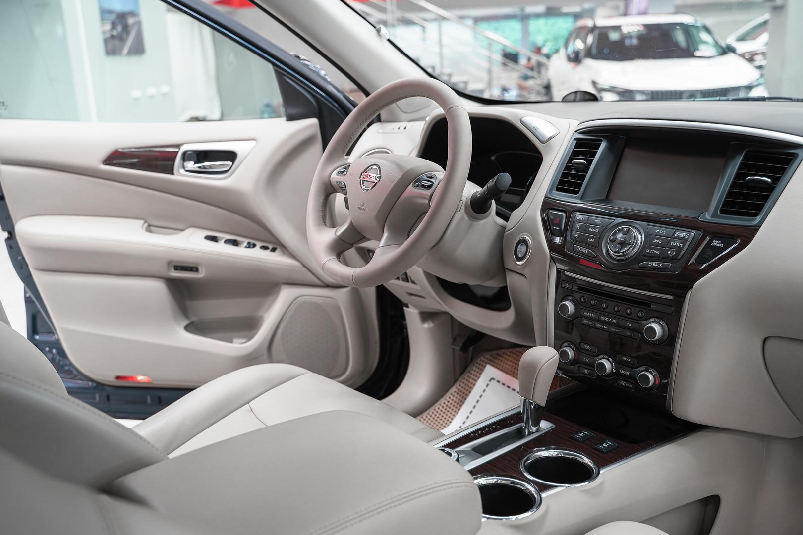 Nissan Pathfinder 2015, синий, ДЦ Орехово