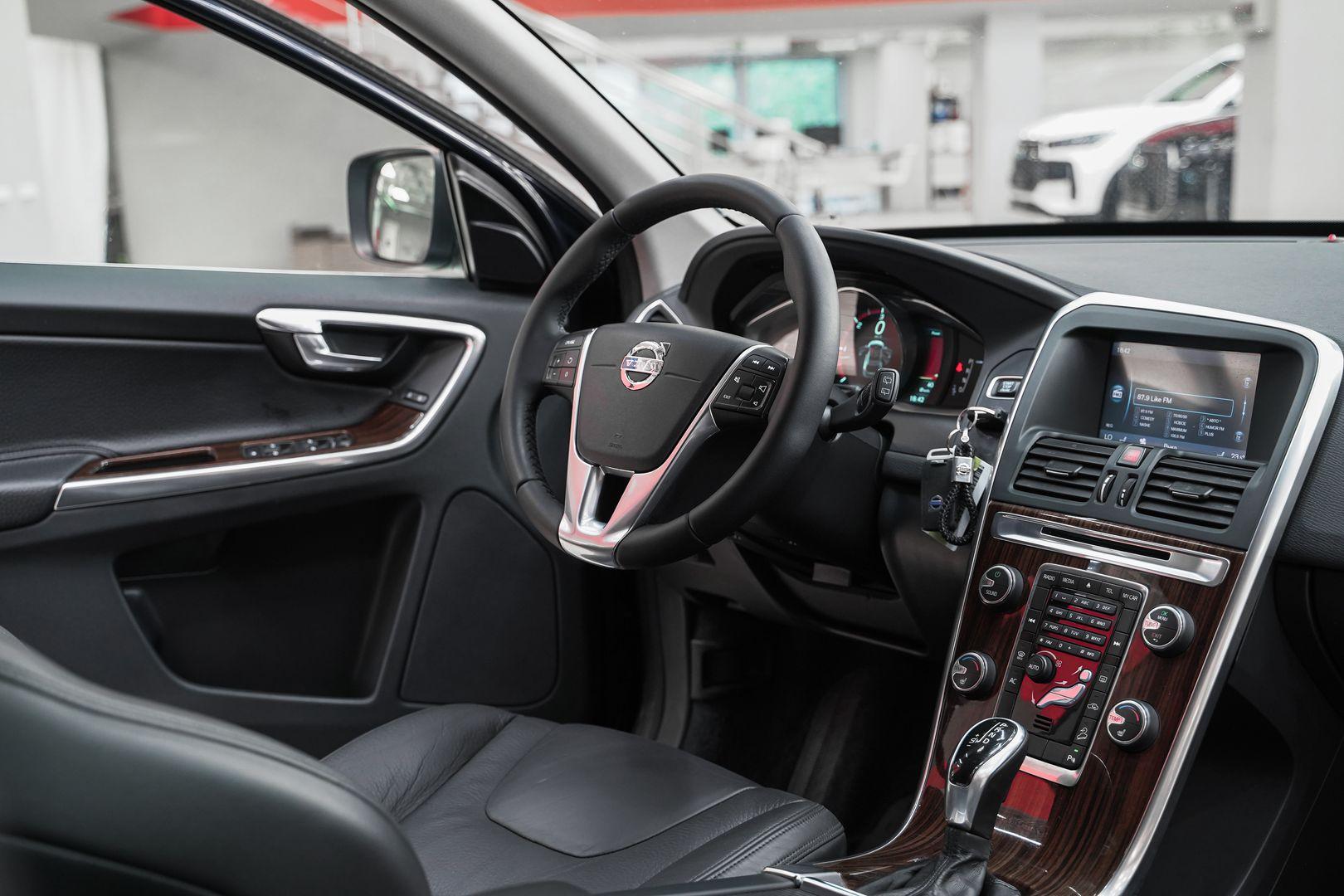 Volvo XC60 2013, синий, ДЦ Орехово