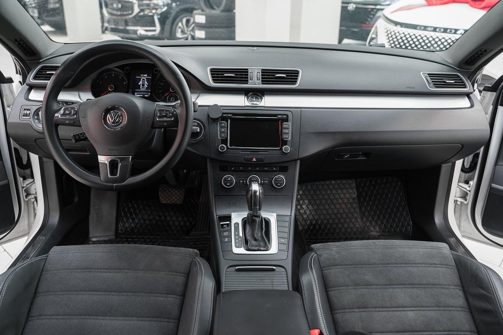 Volkswagen Passat CC 2013, белый, ДЦ Орехово