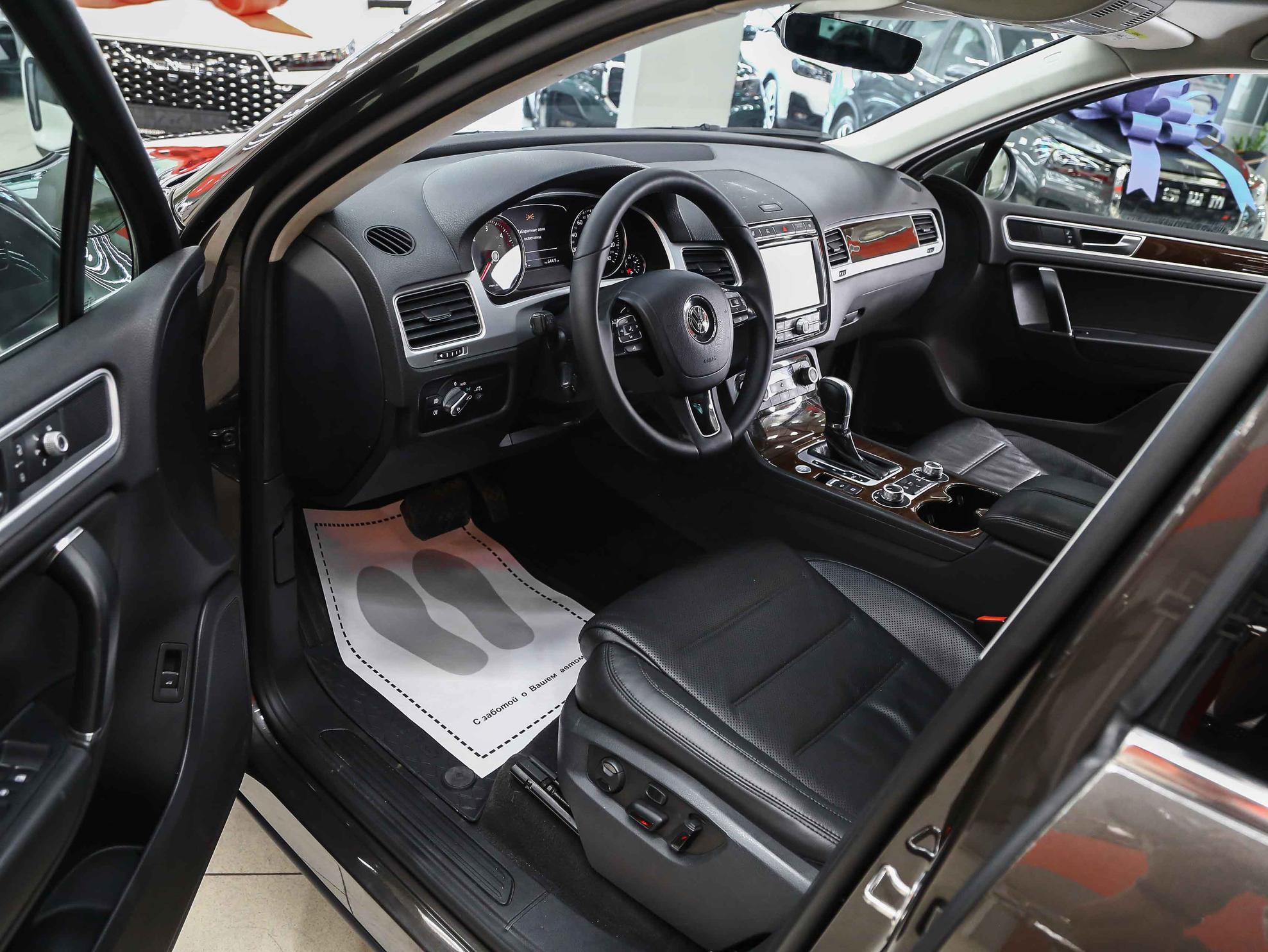 Volkswagen Touareg 2017, коричневый, ДЦ Орехово