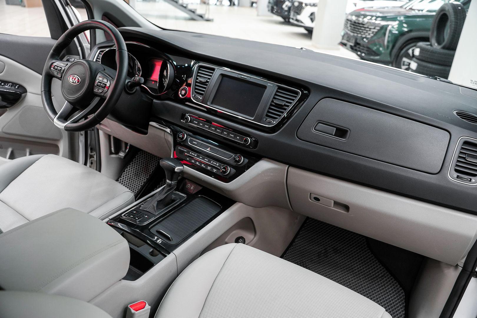 Kia Carnival 2017, белый, ДЦ Орехово