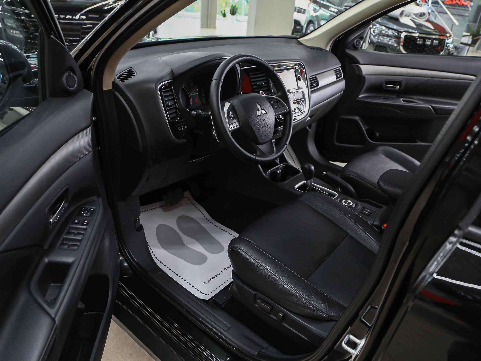 Mitsubishi Outlander 2013, черный, ДЦ Орехово