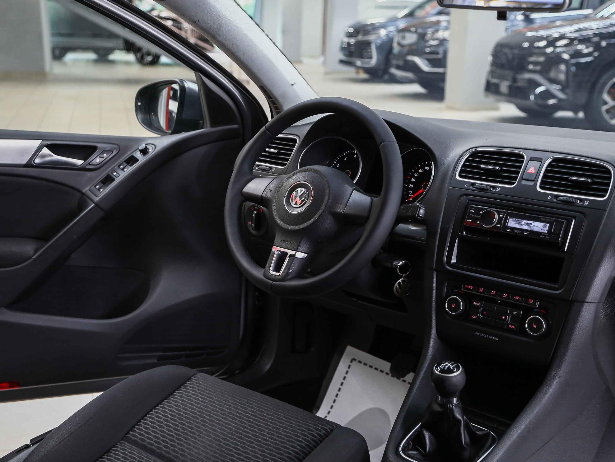Volkswagen Golf 2011, серый, ДЦ Орехово