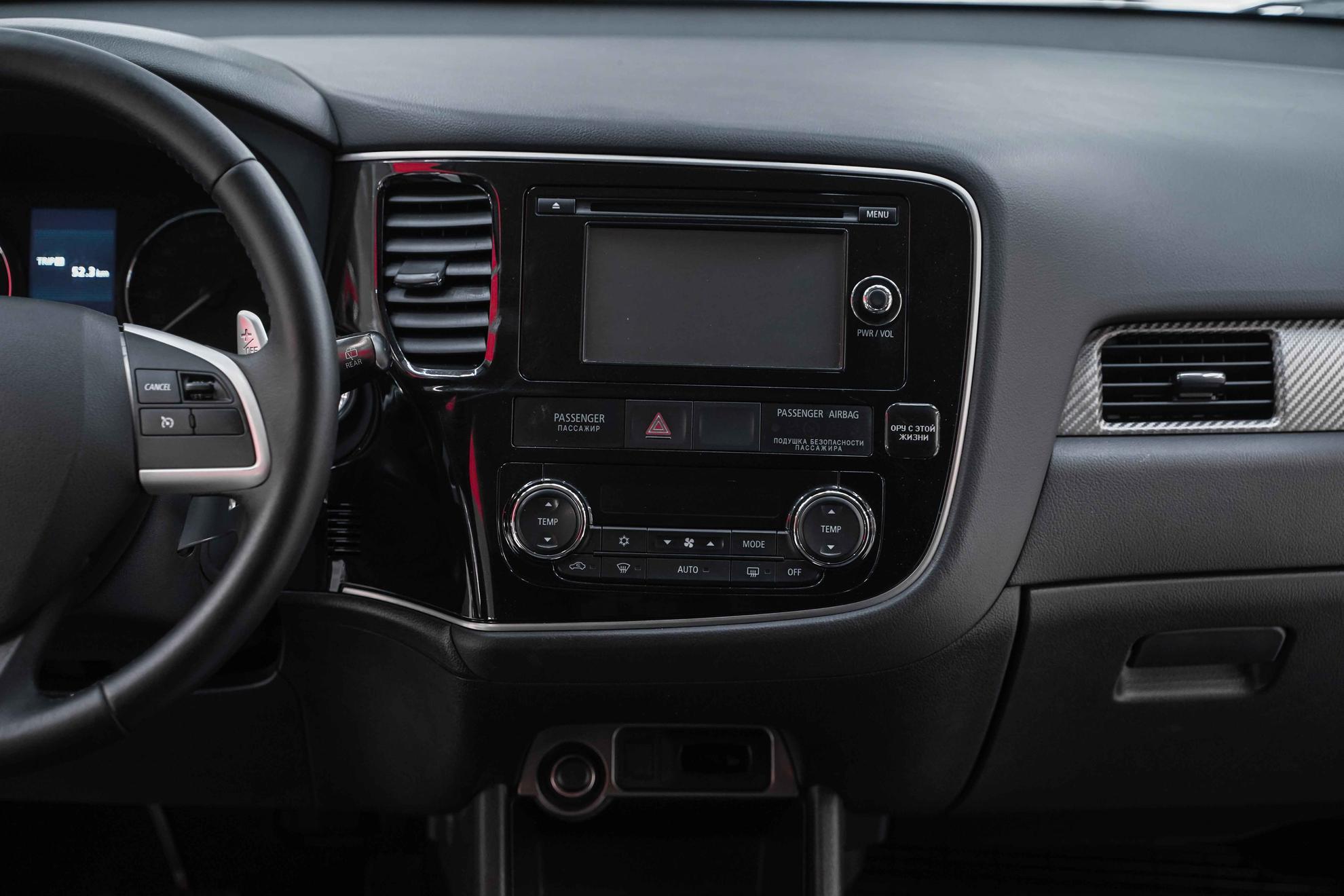 Mitsubishi Outlander 2014, белый, ДЦ Орехово
