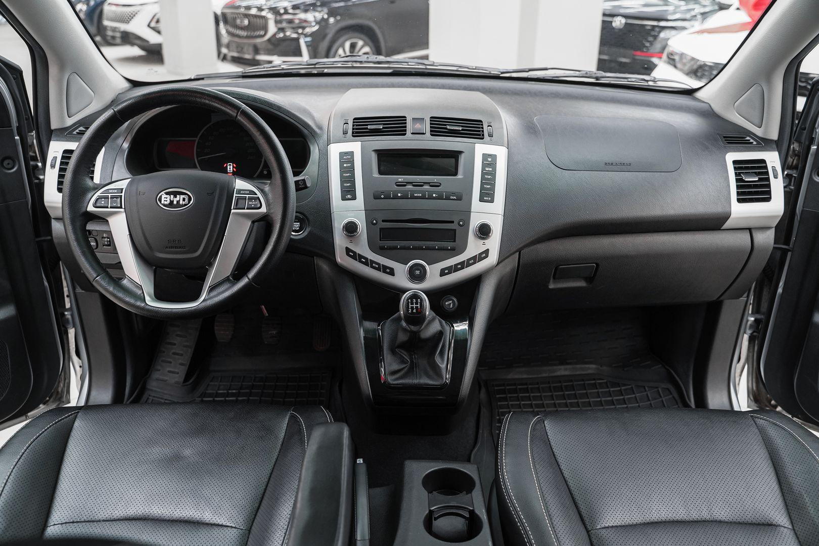 BYD S6 2013, серебряный, ДЦ Орехово
