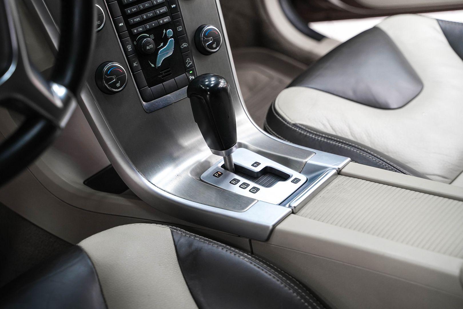 Volvo XC60 2011, коричневый, ДЦ Орехово