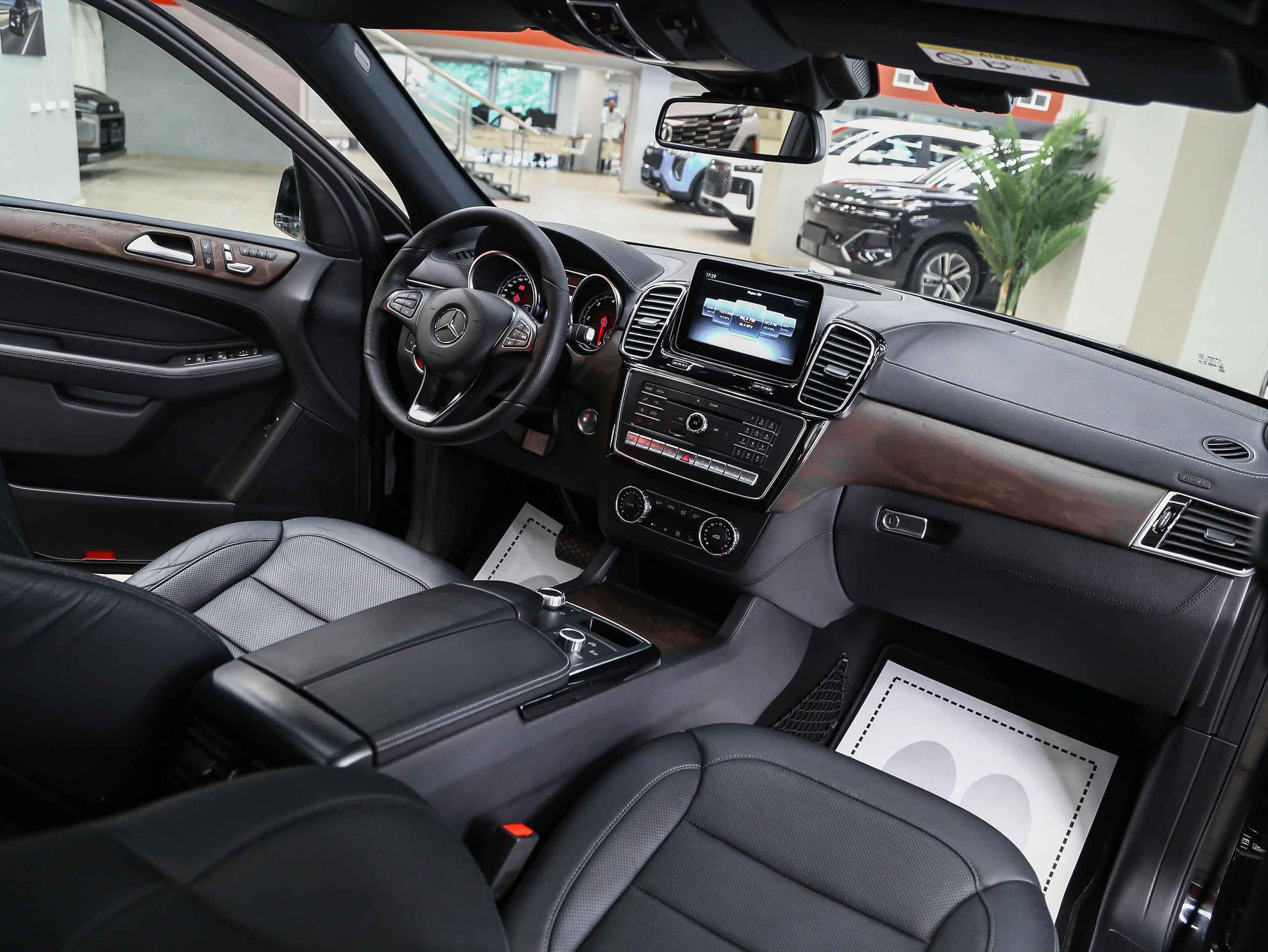 Mercedes-Benz GLE 2017, черный, ДЦ Орехово