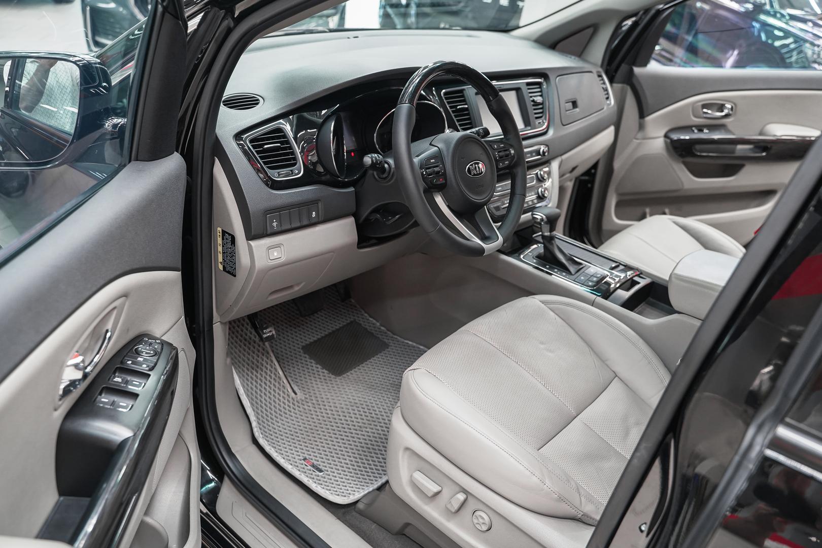 Kia Carnival 2017, черный, ДЦ Орехово