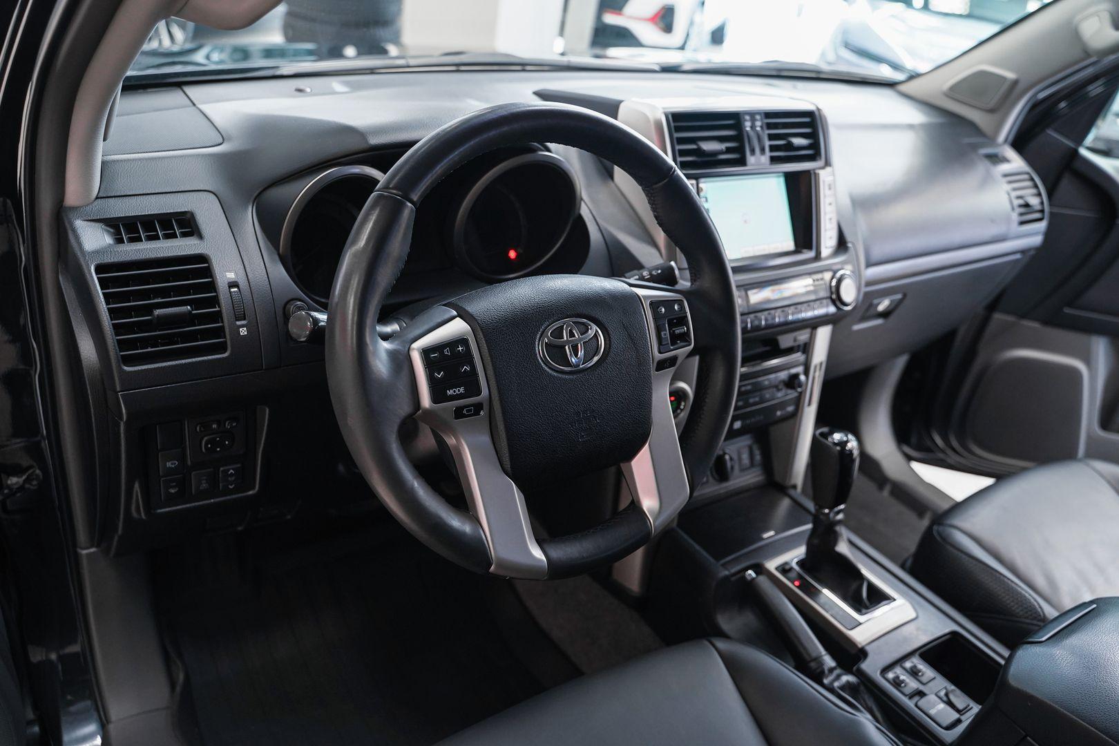 Toyota Land Cruiser Prado 2010, серый, ДЦ Орехово