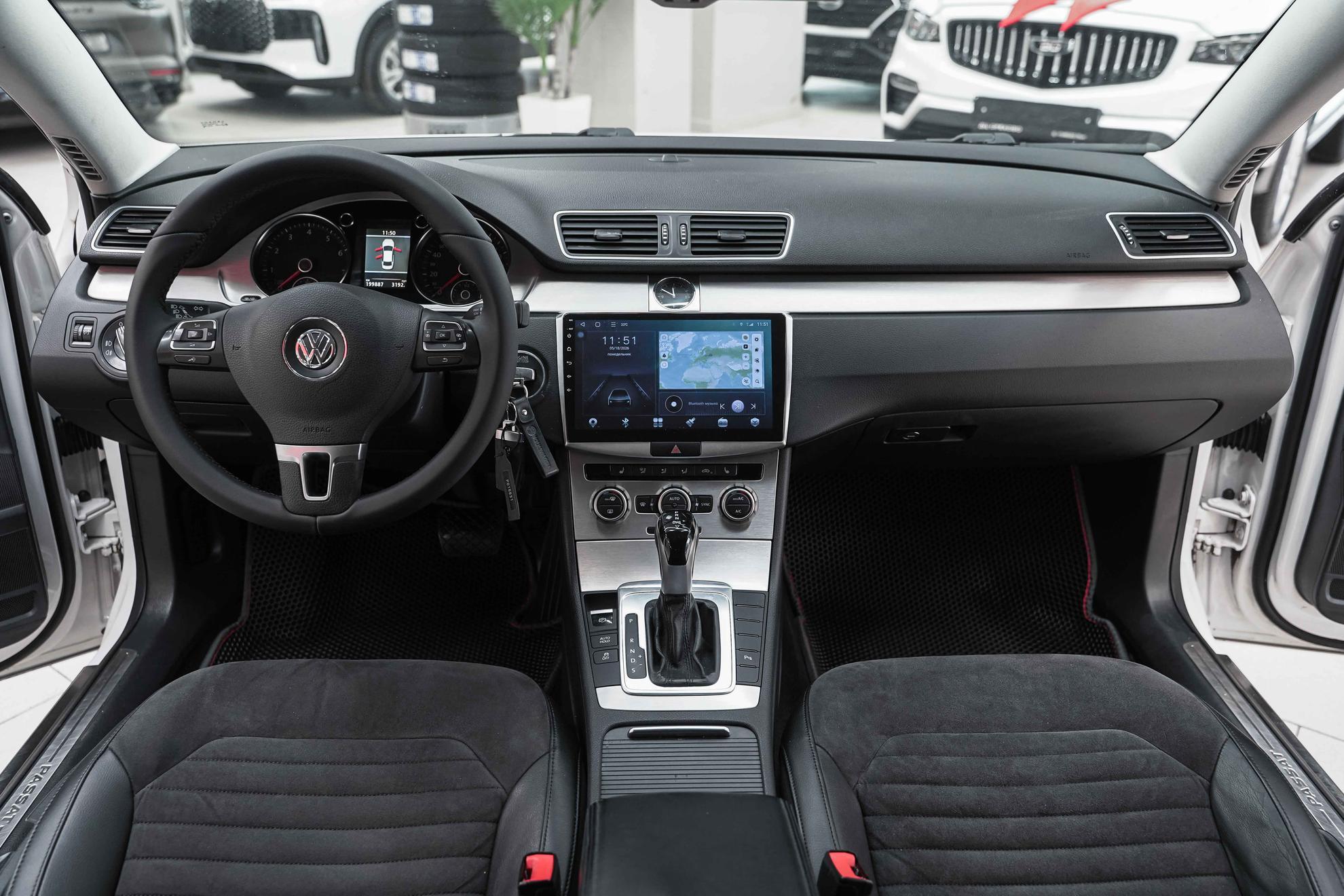 Volkswagen Passat 2012, белый, ДЦ Орехово