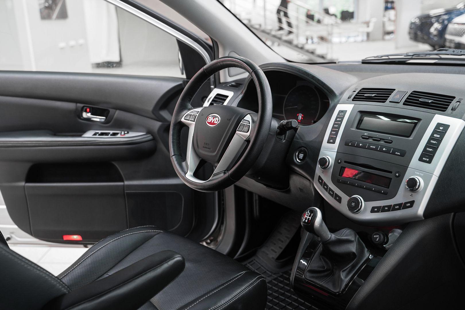 BYD S6 2013, серебряный, ДЦ Орехово