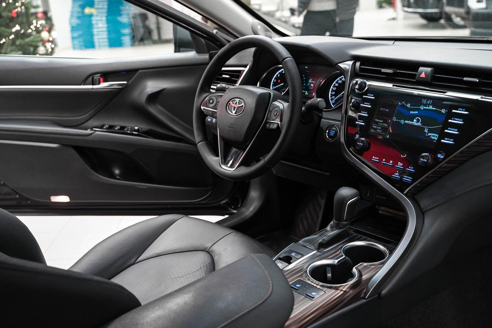 Toyota Camry 2018, черный, ДЦ Орехово