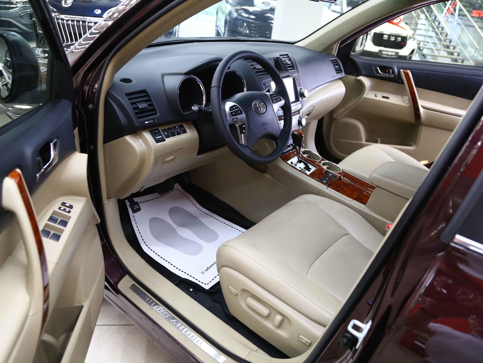 Toyota Highlander 2012, пурпурный, ДЦ Орехово