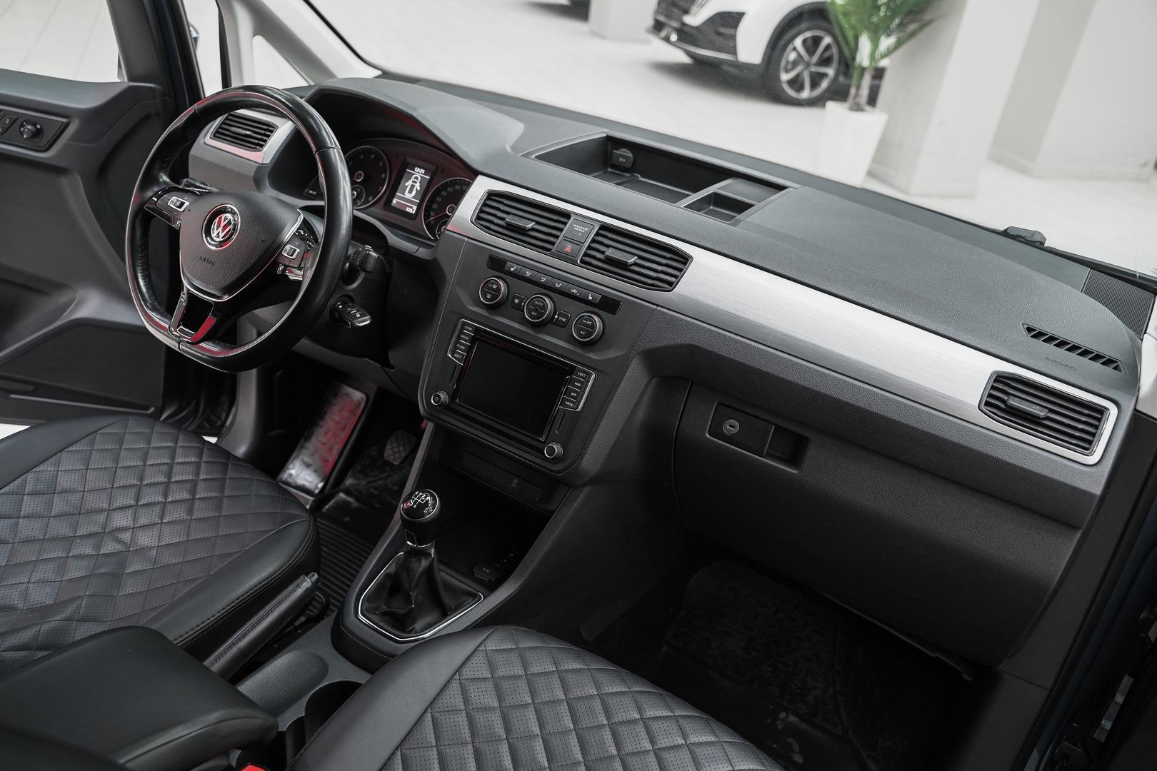 Volkswagen Caddy 2018, зеленый, ДЦ Орехово