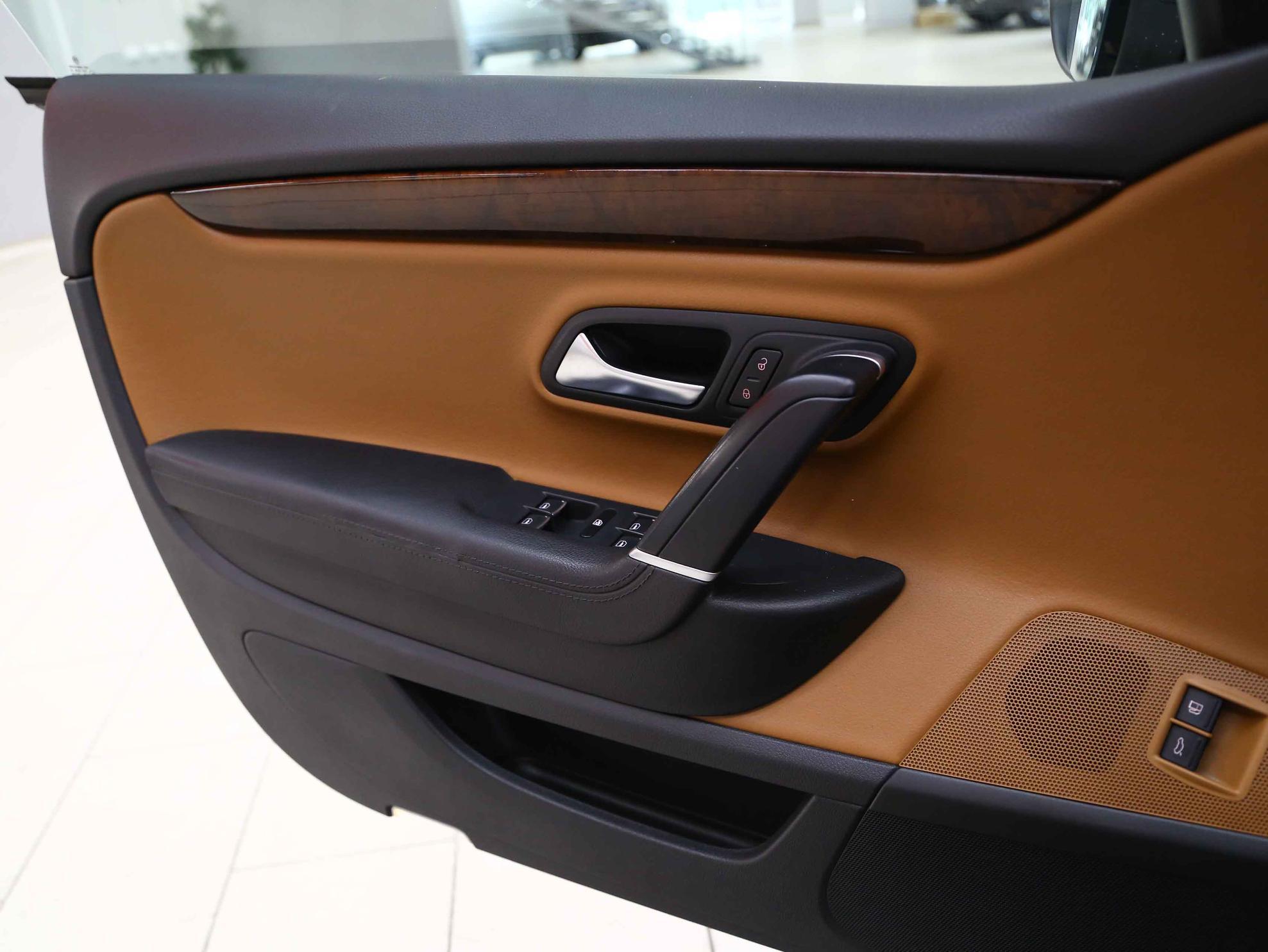 Volkswagen Passat CC 2011, черный, ДЦ Орехово