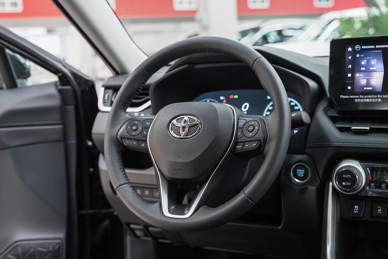 Toyota RAV4 2025, черный, ДЦ Орехово