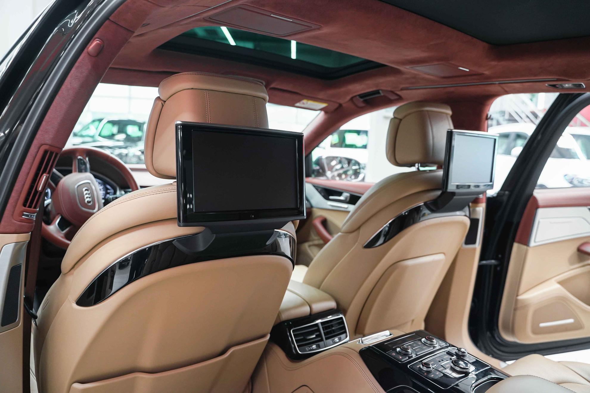 Audi A8 2012, черный, ДЦ Орехово