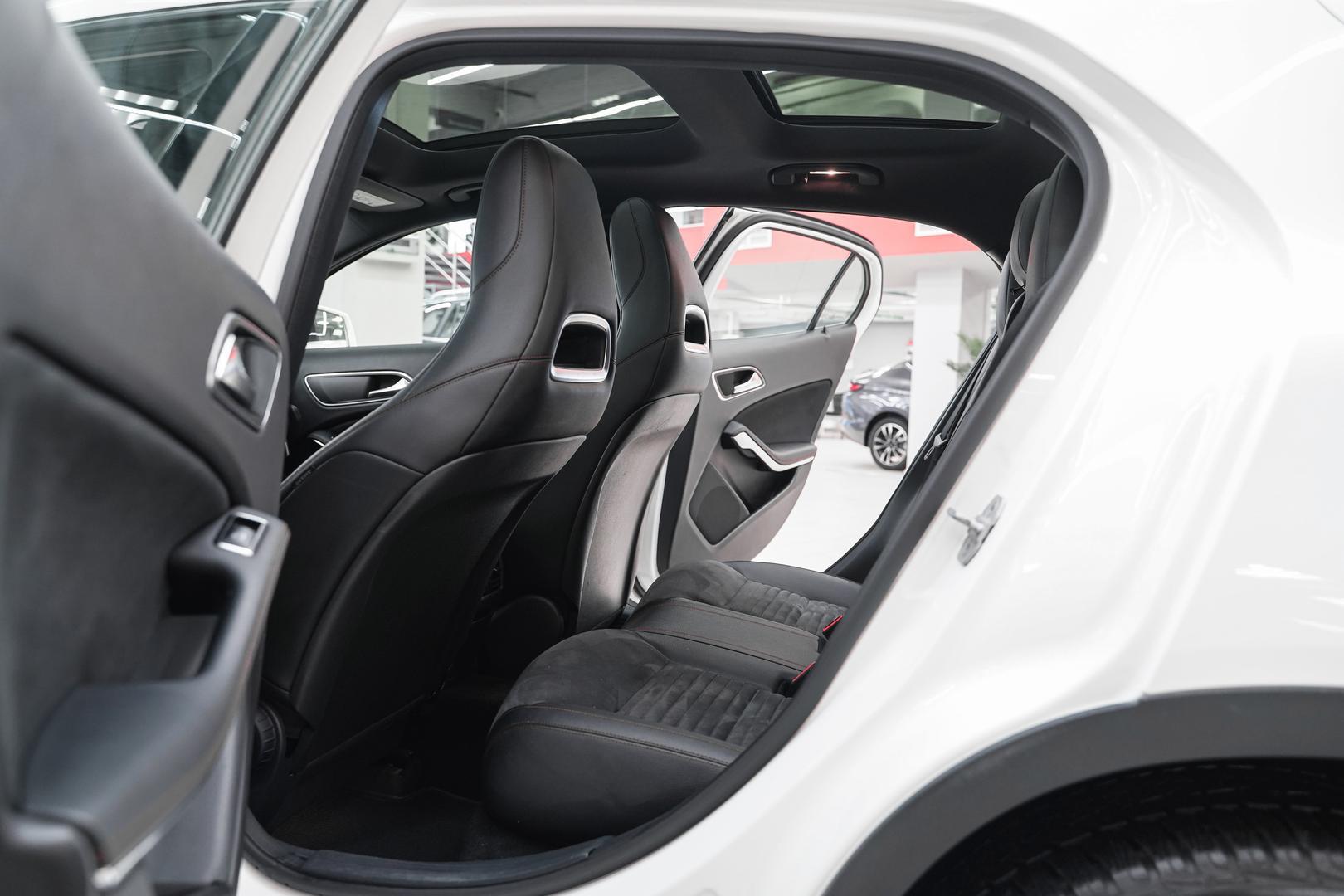Mercedes-Benz GLA 2015, белый, ДЦ Орехово