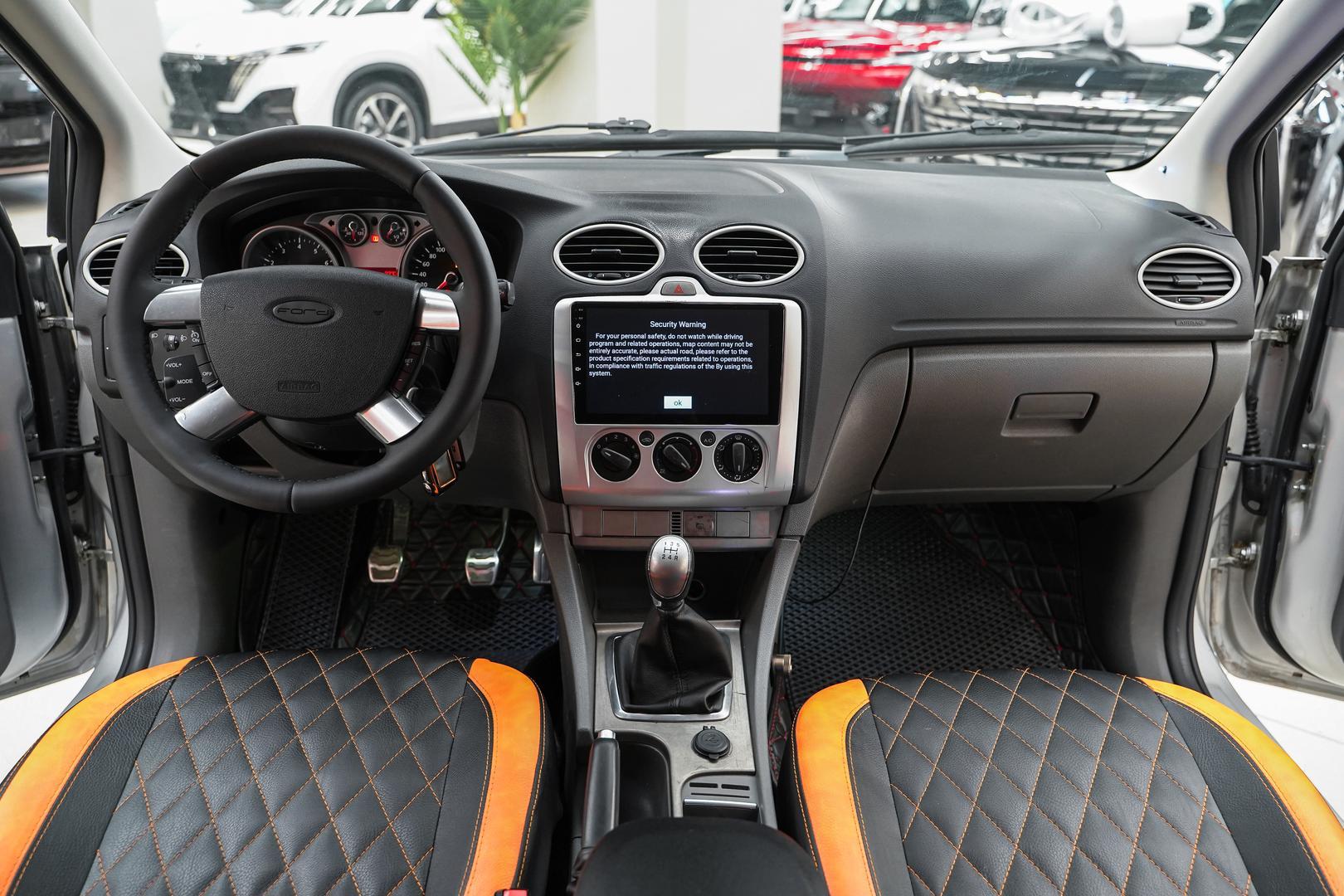 Ford Focus 2010, серебряный, ДЦ Орехово