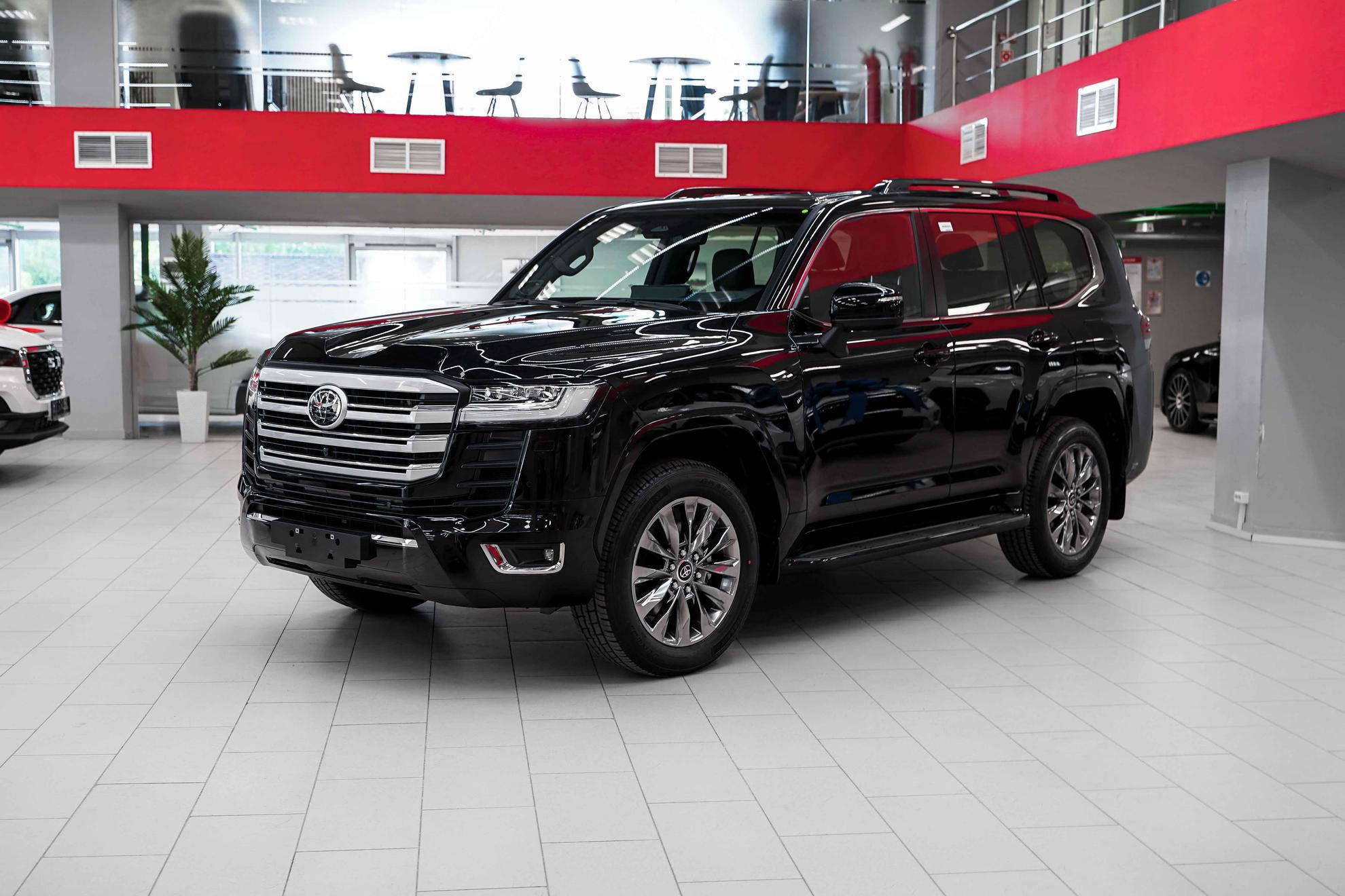 Toyota Land Cruiser 2026, черный, ДЦ Орехово