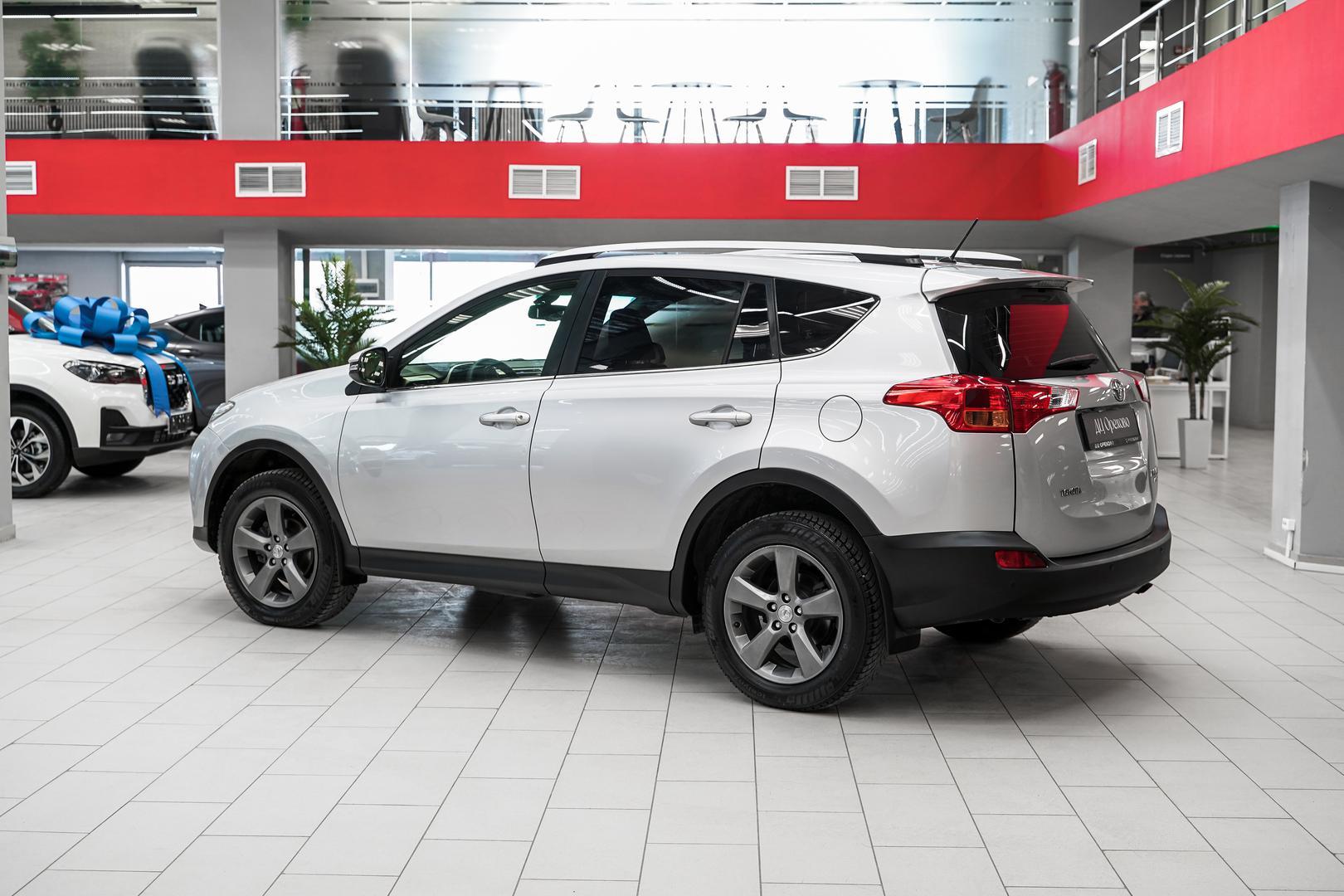Toyota RAV4 2015, серебряный, ДЦ Орехово
