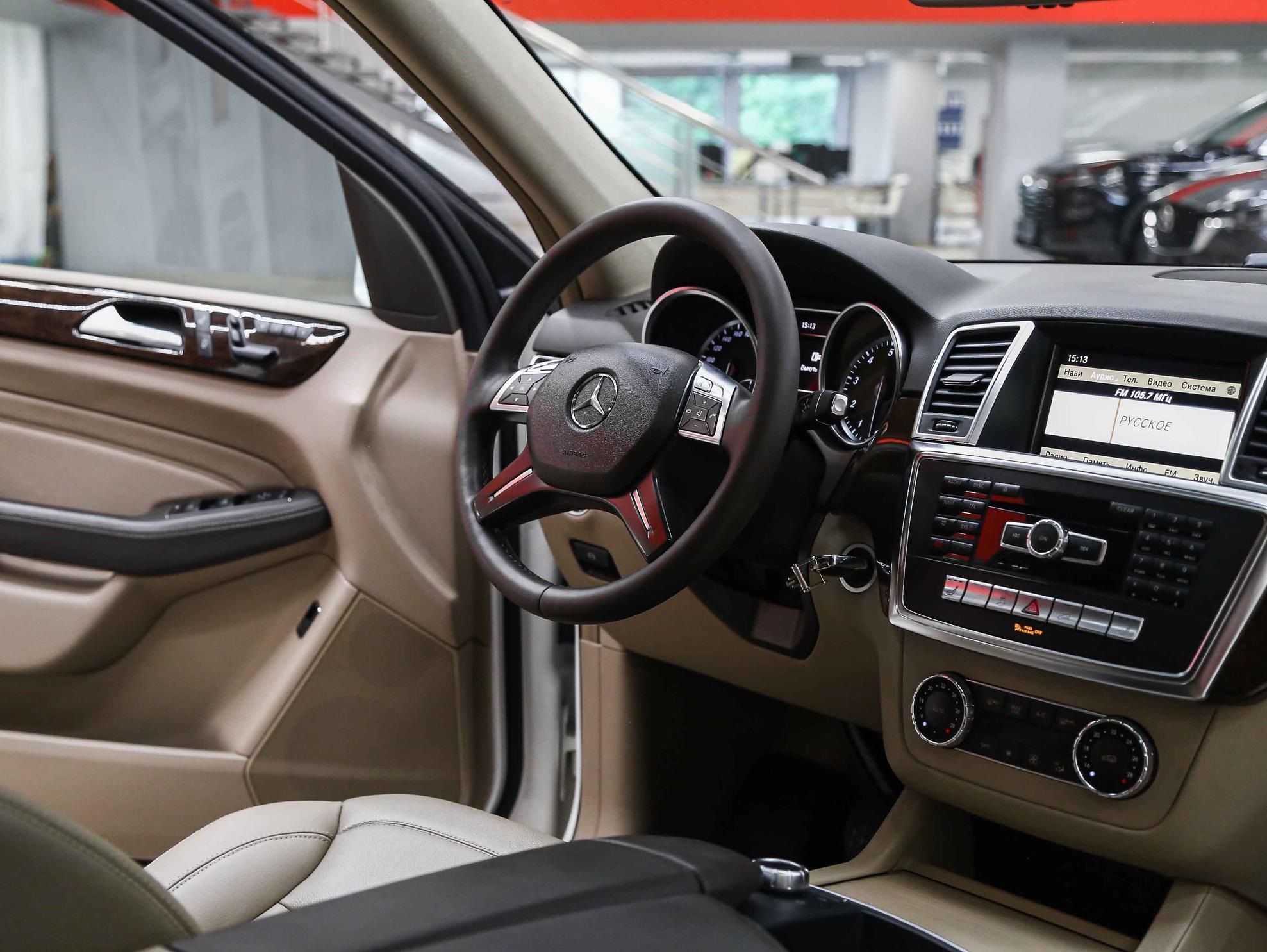 Mercedes-Benz M-Класс 2012, белый, ДЦ Орехово