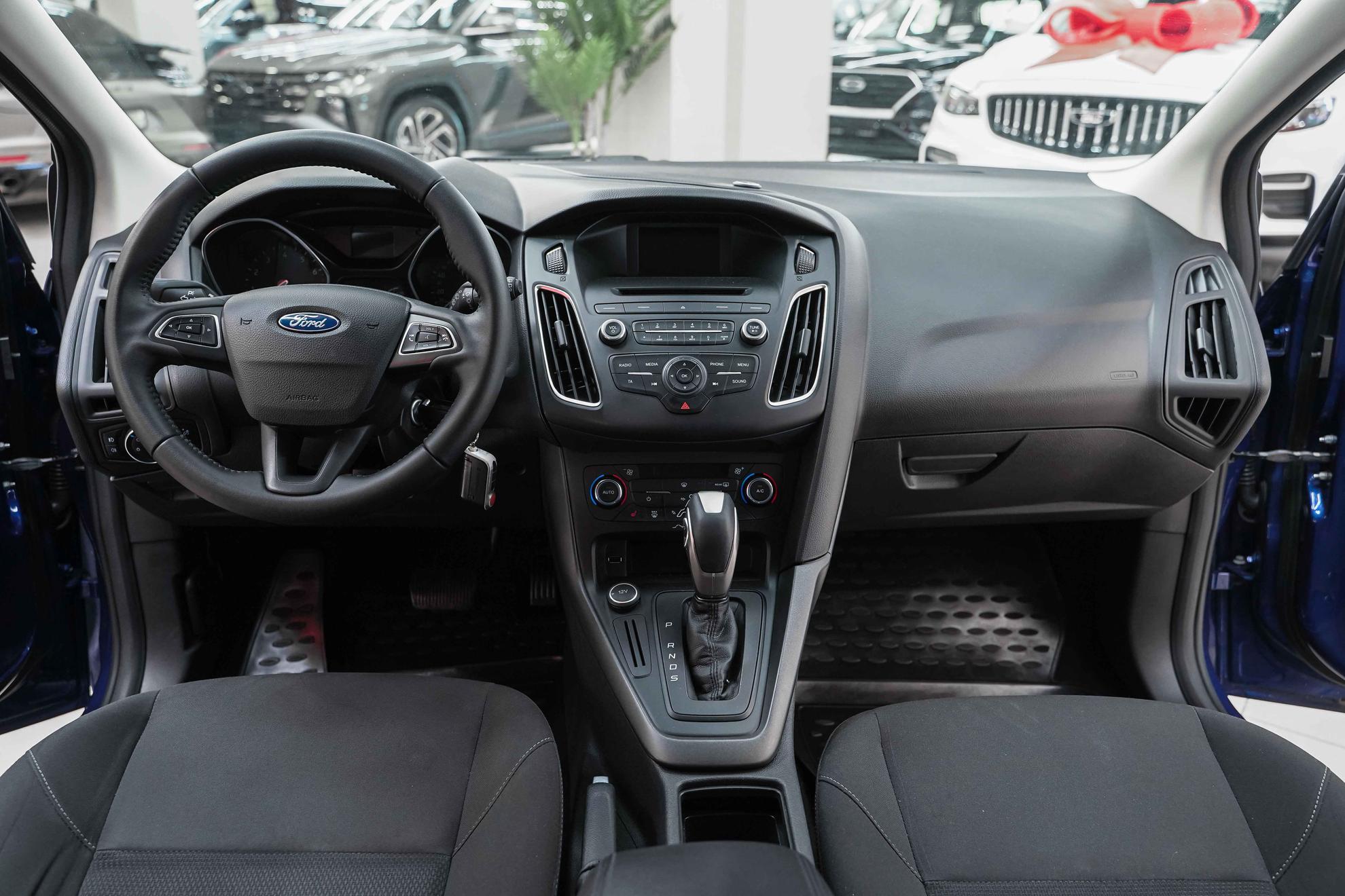Ford Focus 2015, синий, ДЦ Орехово