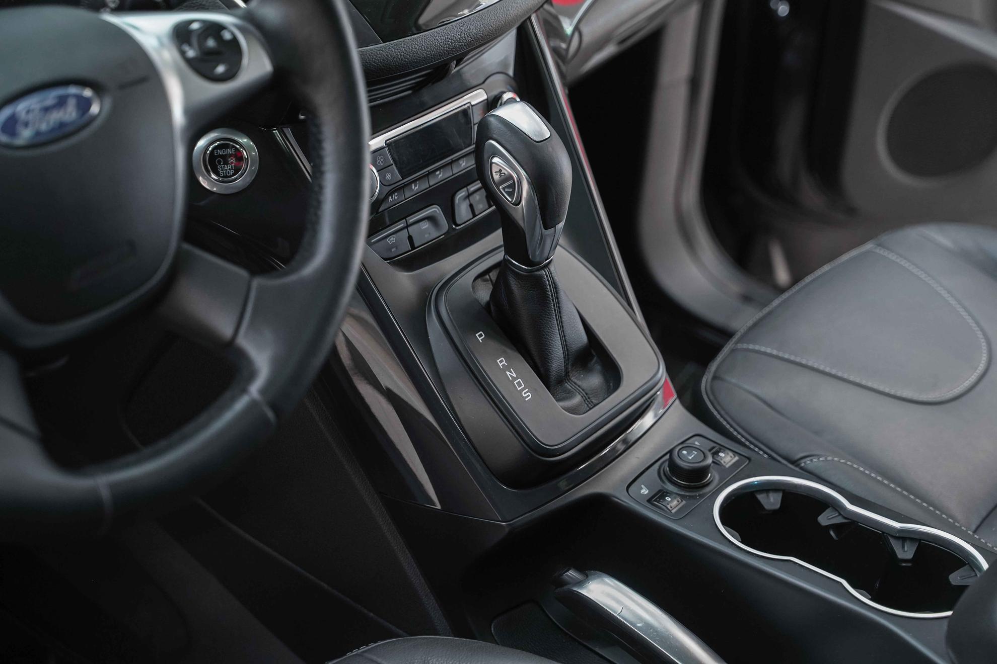 Ford Kuga 2016, черный, ДЦ Орехово