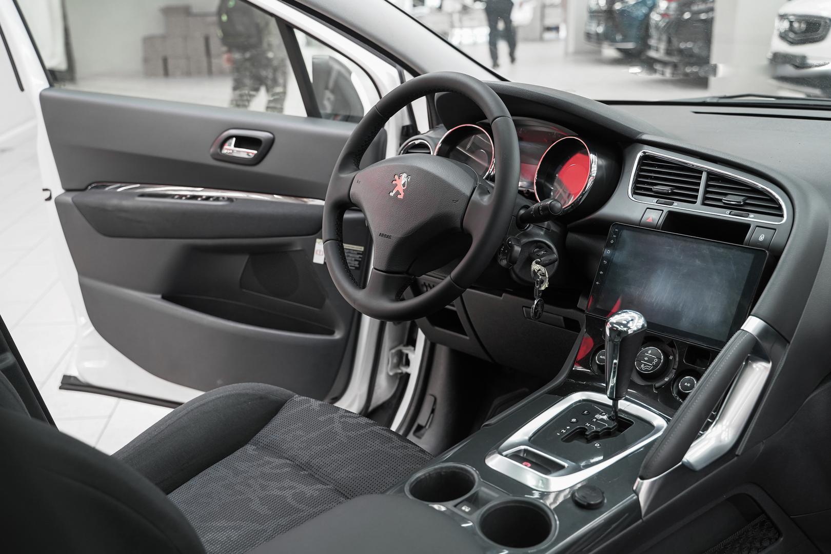 Peugeot 3008 2012, белый, ДЦ Орехово