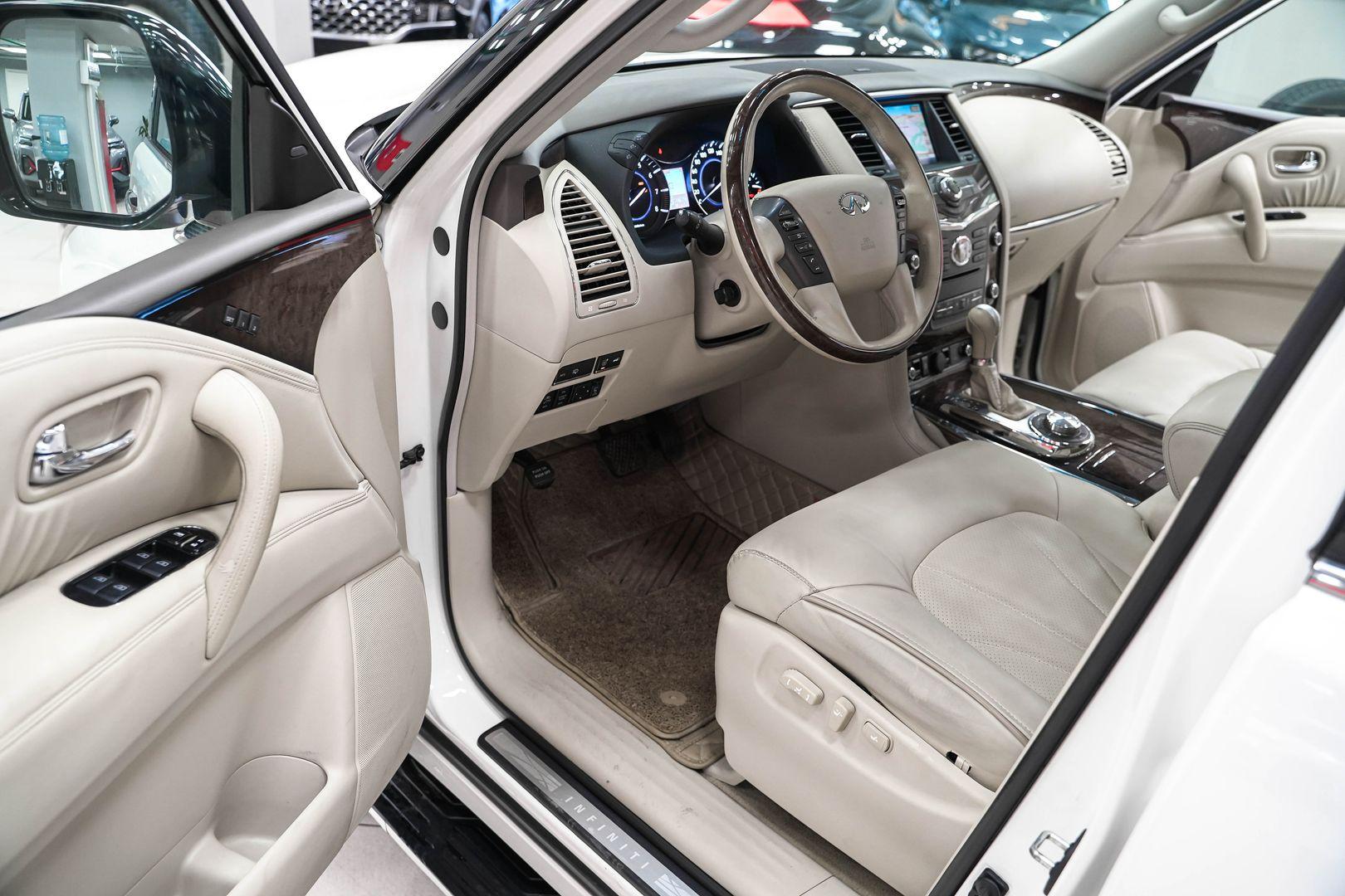 Infiniti QX56 2010, белый, ДЦ Орехово