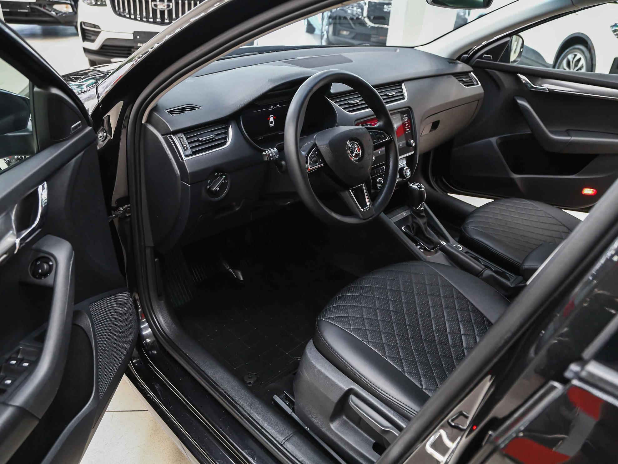 Skoda Octavia 2018, черный, ДЦ Орехово