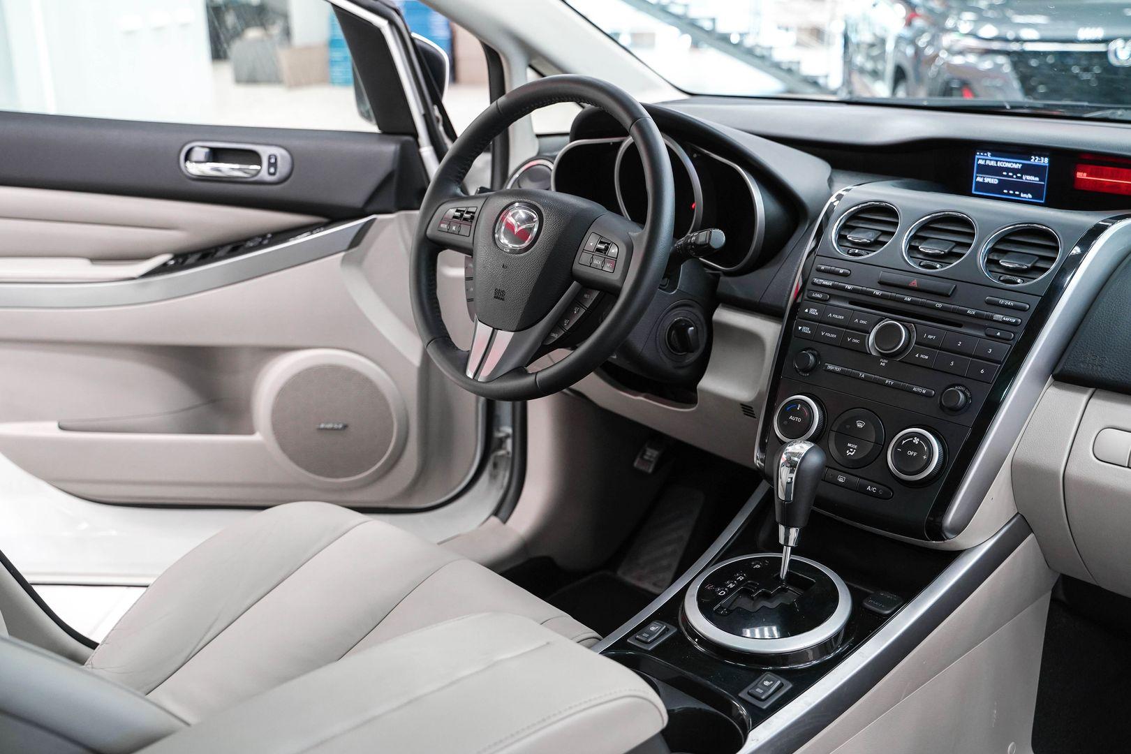 Mazda CX-7 2011, белый, ДЦ Орехово