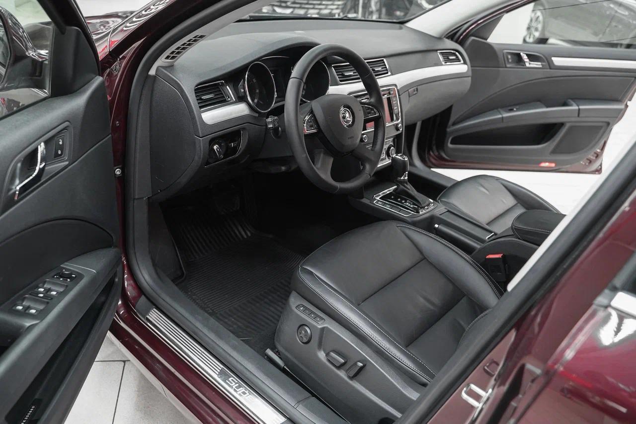 Skoda Superb 2014, пурпурный, ДЦ Орехово